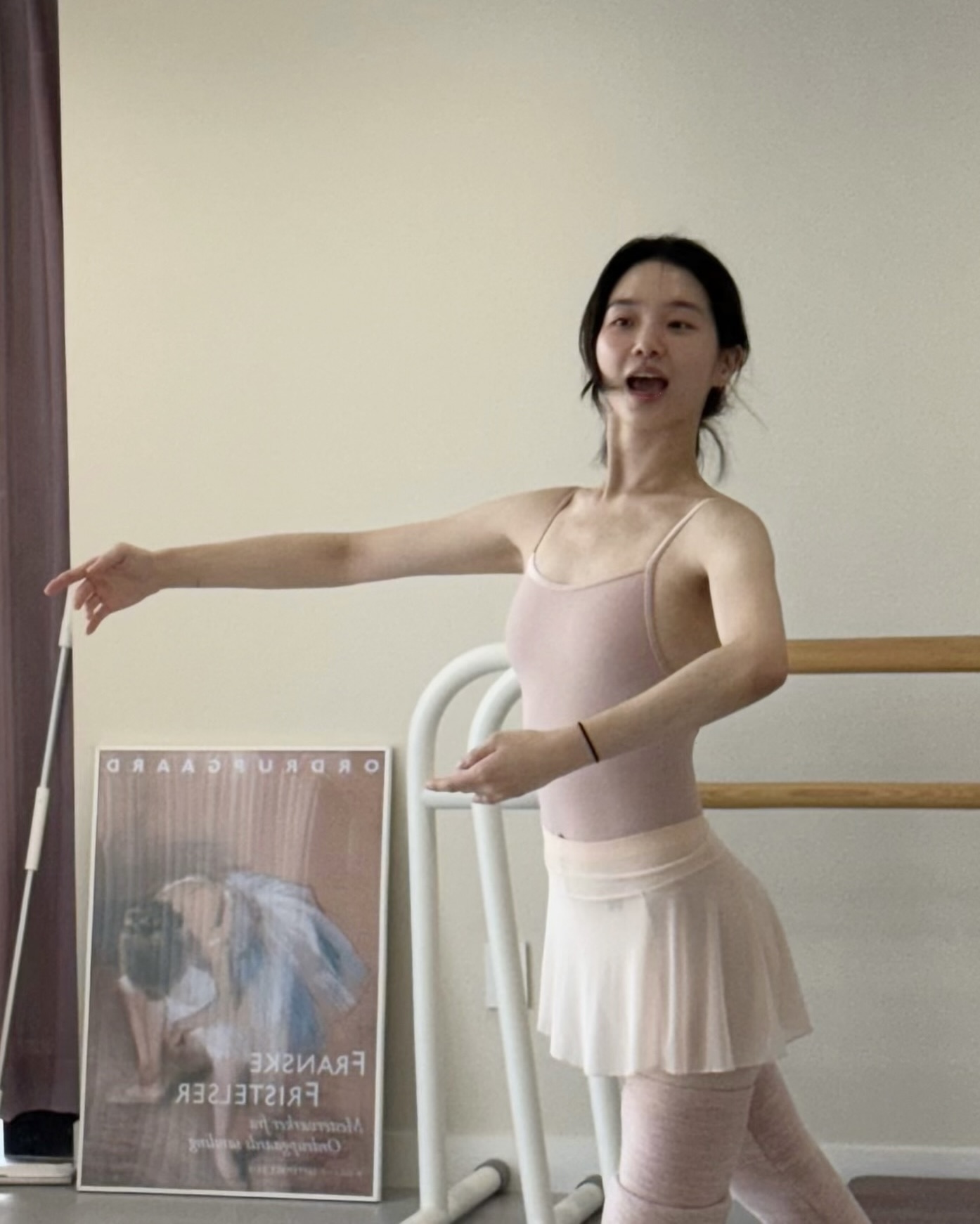 우아함 장착 완료🩰
다리 교정 효과까지 챙기는 일석이조 취미 발레✨🩷 이미지8