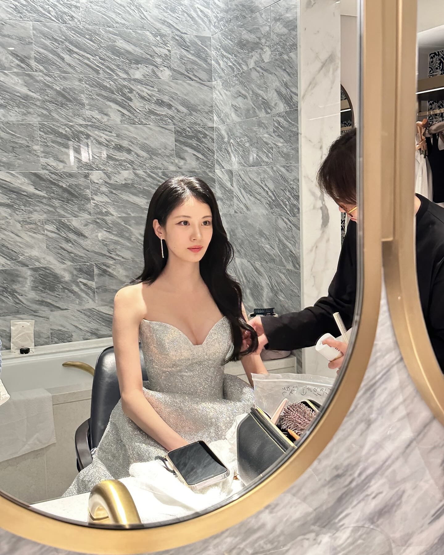 인형보다 더 인형같은 서현 몸매
드레스보다 눈 부신 드레스핏👗 다이어트 자극 제대로 온다😂 이미지3