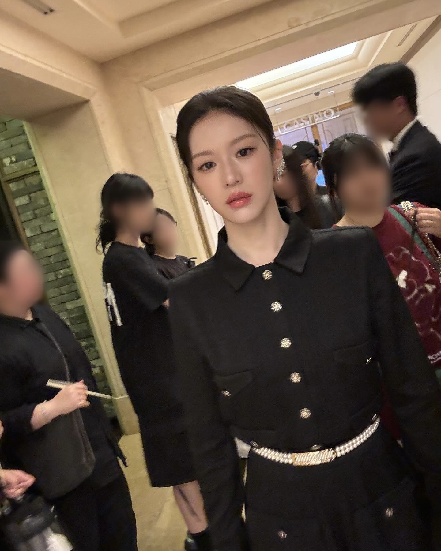 인간샤넬은 역시 고윤정🤍
샤넬 트위드랑 고윤정이 찰떡인 사건이다💎🖤 이미지6
