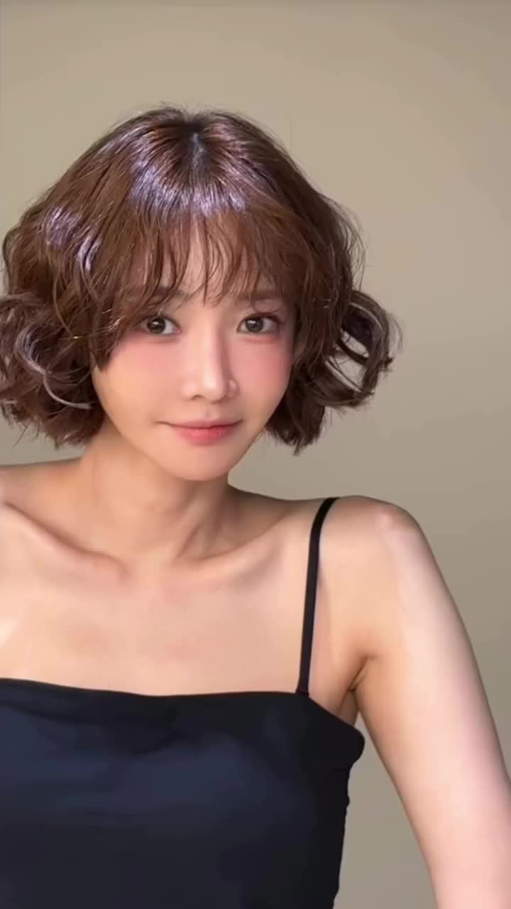 고준희는 단발 여신의 대명사💇‍♀️ 단발펌 보고도 안 자를 수 있어? 가을 단발펌은 진짜 못 참지🤎 이미지