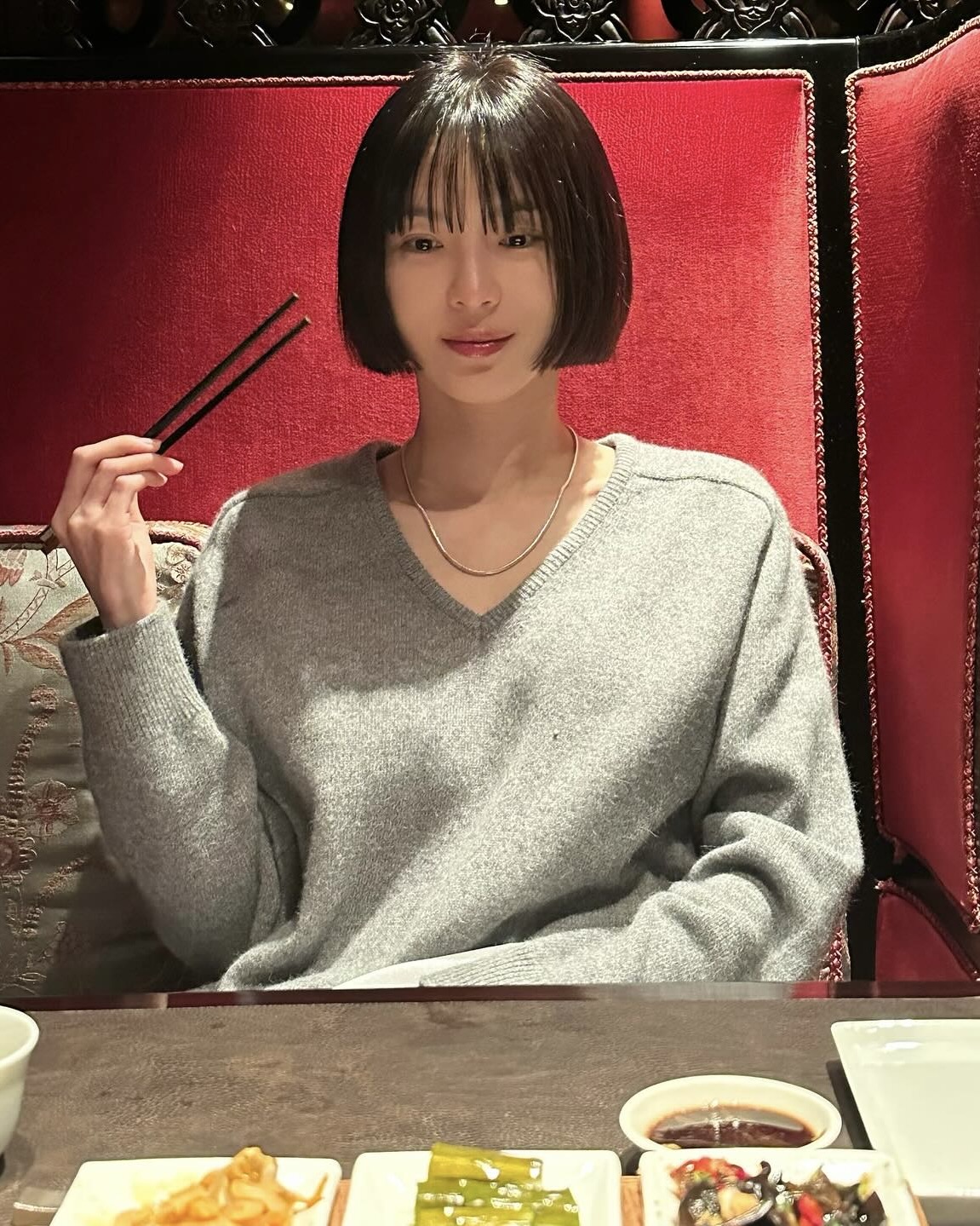 니트 없인 허전한 계절🧶  포근한 니트 하나로 센스있는 간절기 데일리룩 완성🤎🍁 이미지