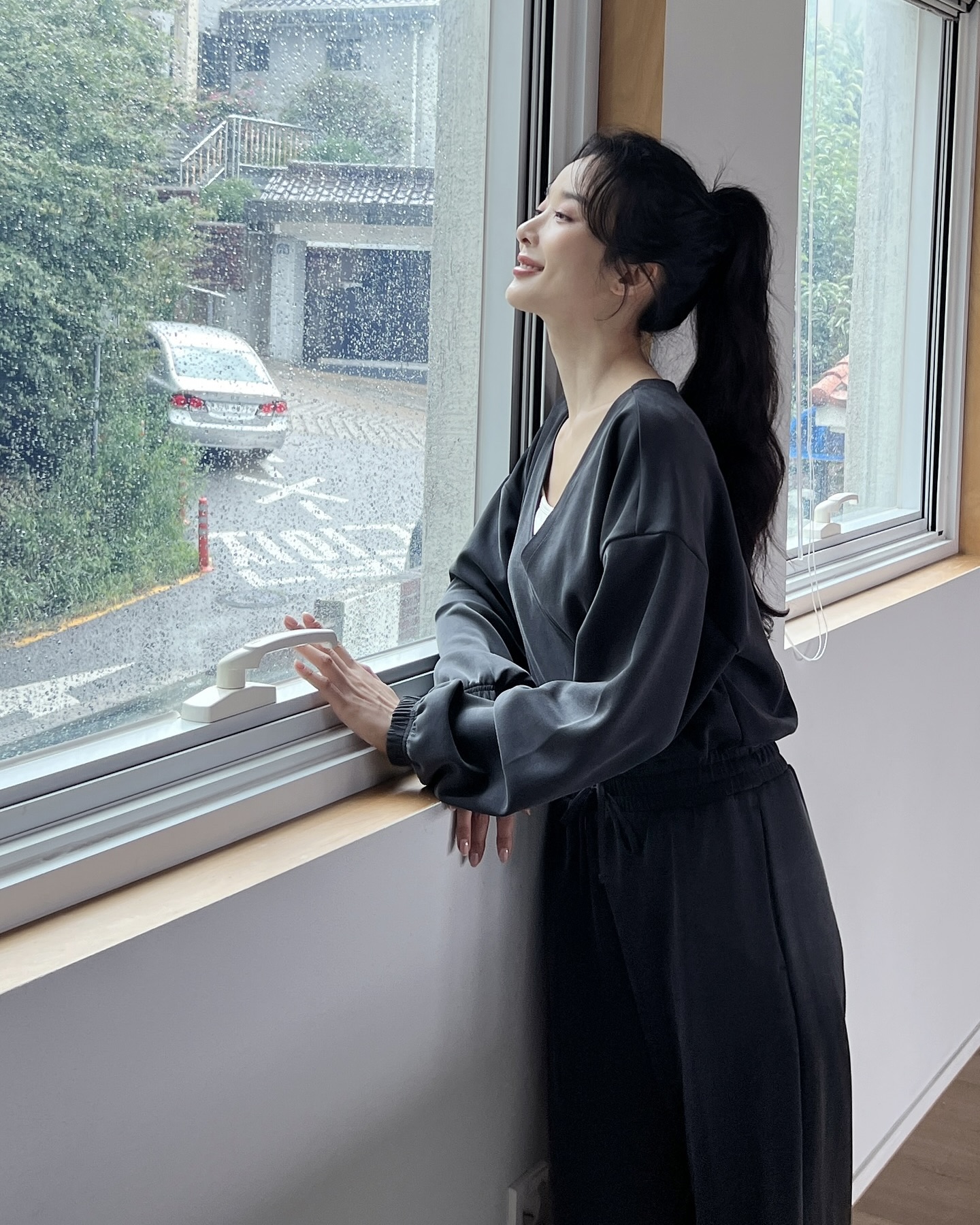 누구나 잘 어울리는 포니테일🖤
포니테일 헤어로 단정함과 세련된 헤어스타일 완성해보세요👱🏻‍♀️ 이미지4