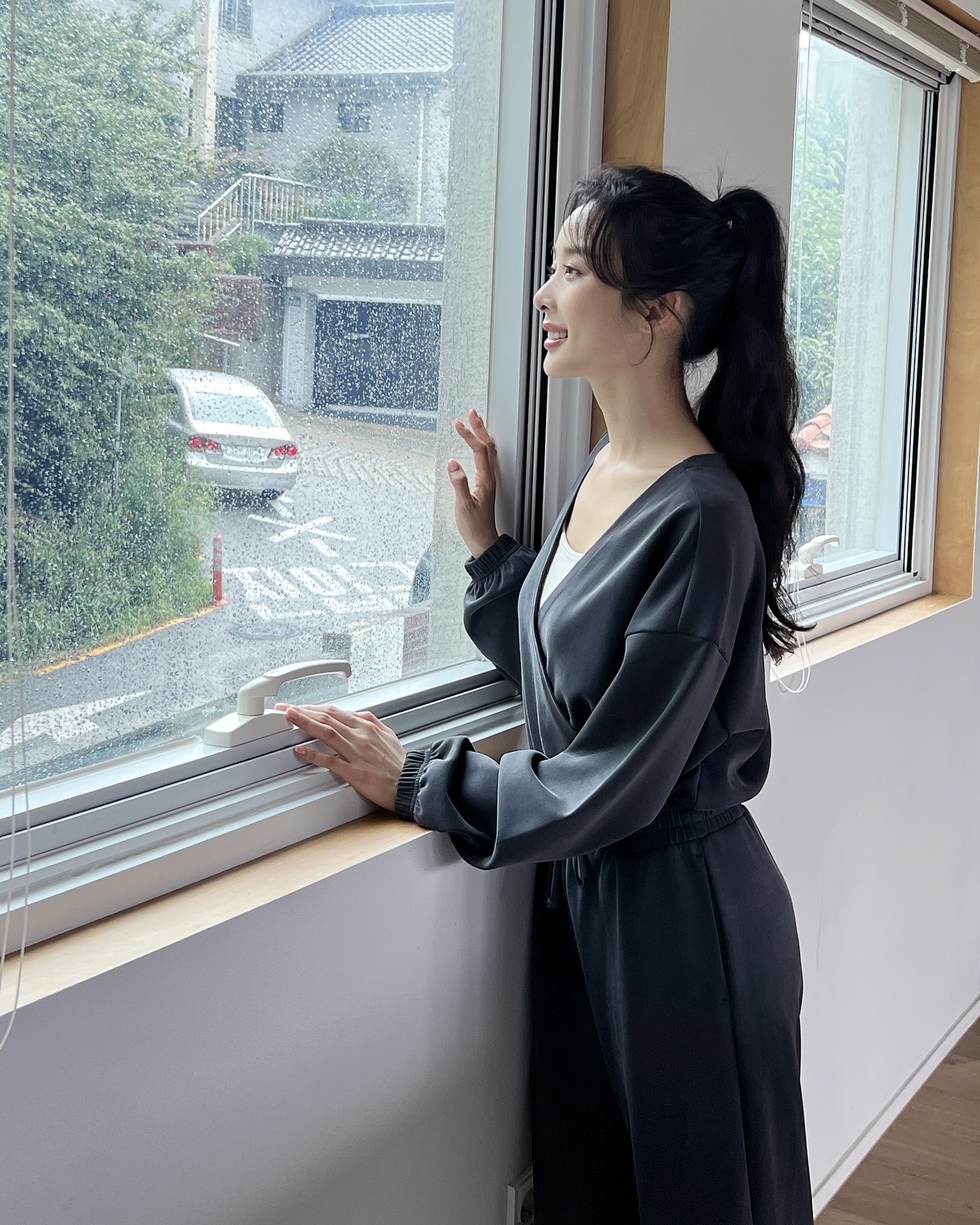 누구나 잘 어울리는 포니테일🖤
포니테일 헤어로 단정함과 세련된 헤어스타일 완성해보세요👱🏻‍♀️ 이미지3