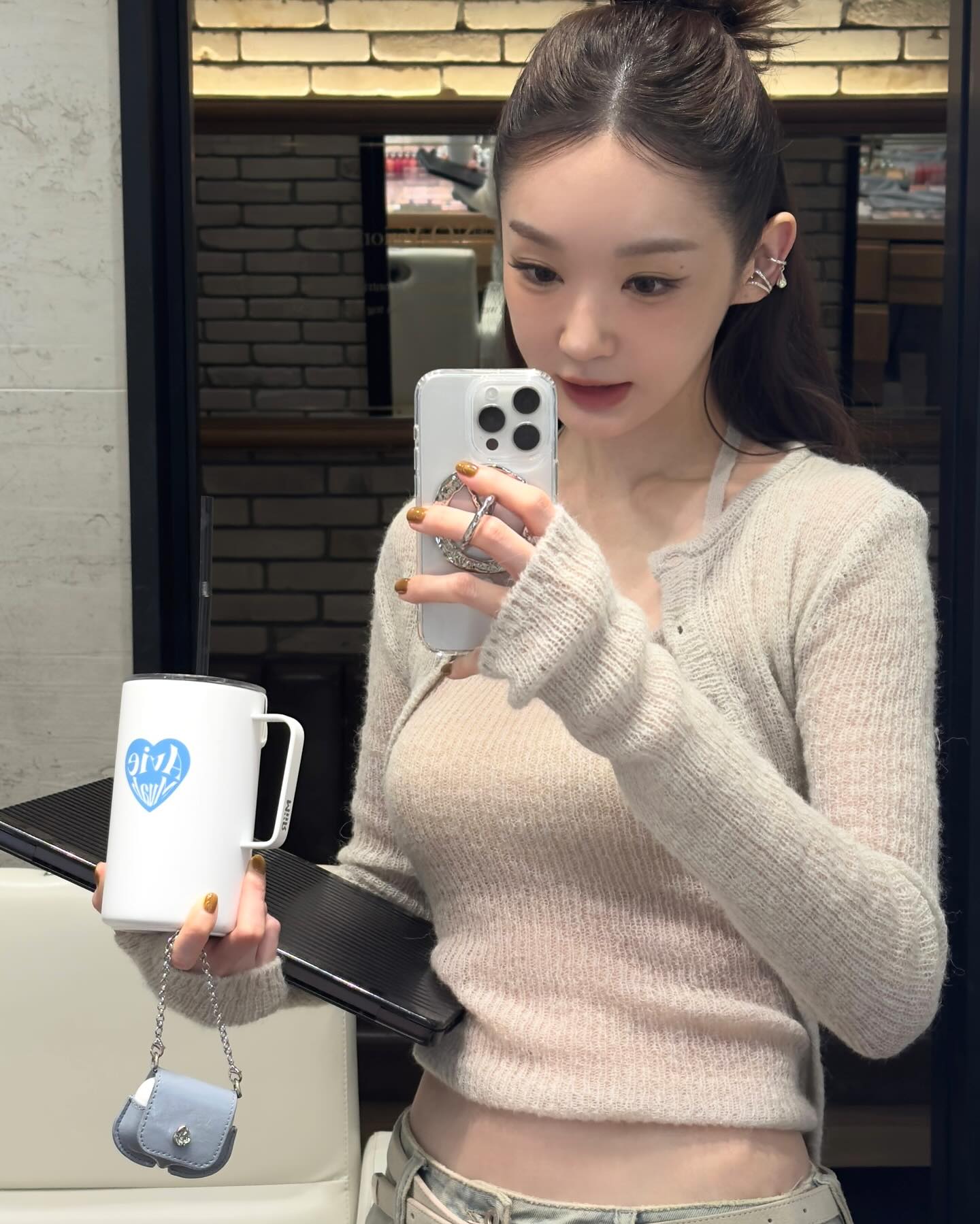원 컬러 네일의 축복이 끝이 없네💅 이미지"