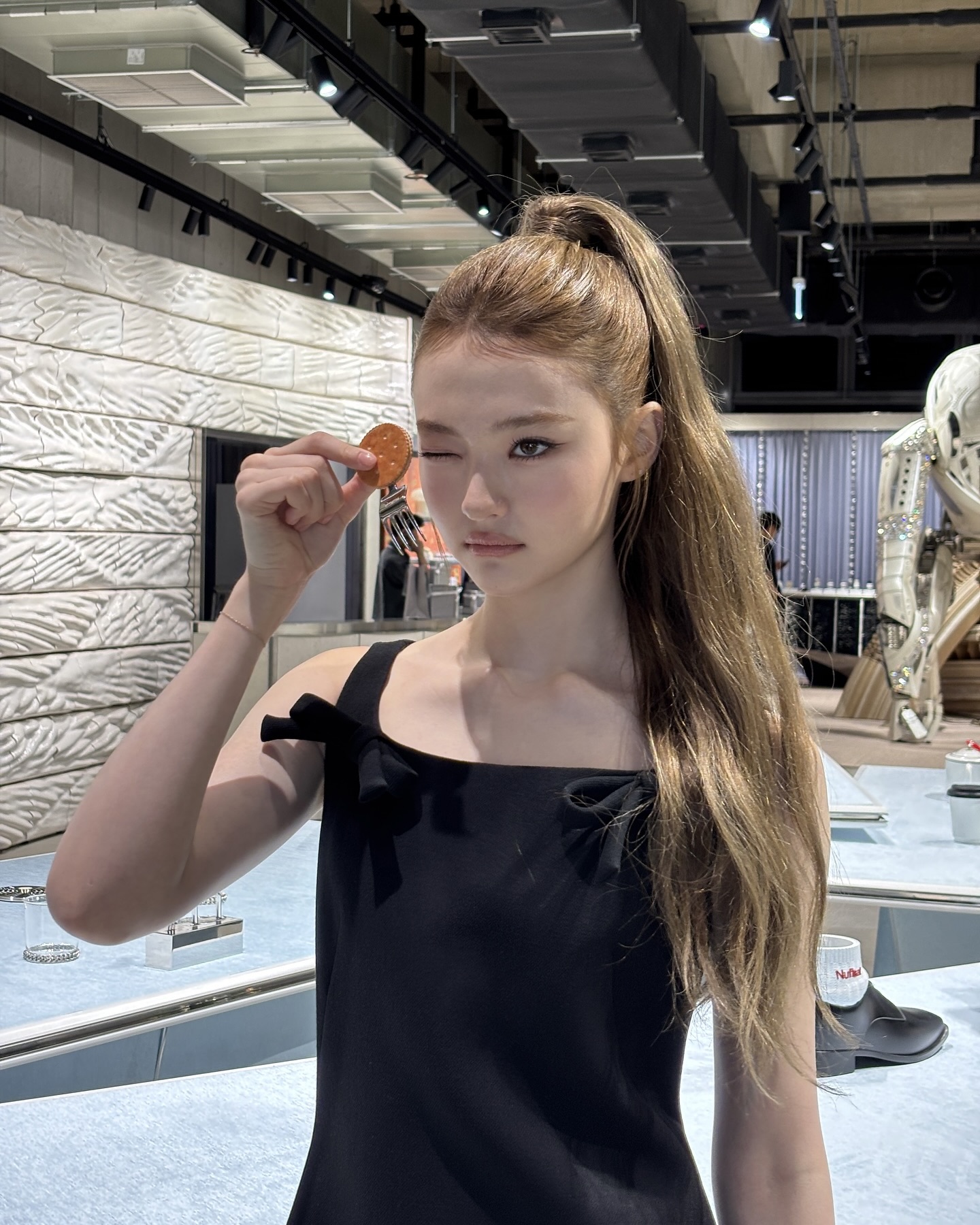 누구나 잘 어울리는 포니테일🖤
포니테일 헤어로 단정함과 세련된 헤어스타일 완성해보세요👱🏻‍♀️ 이미지6