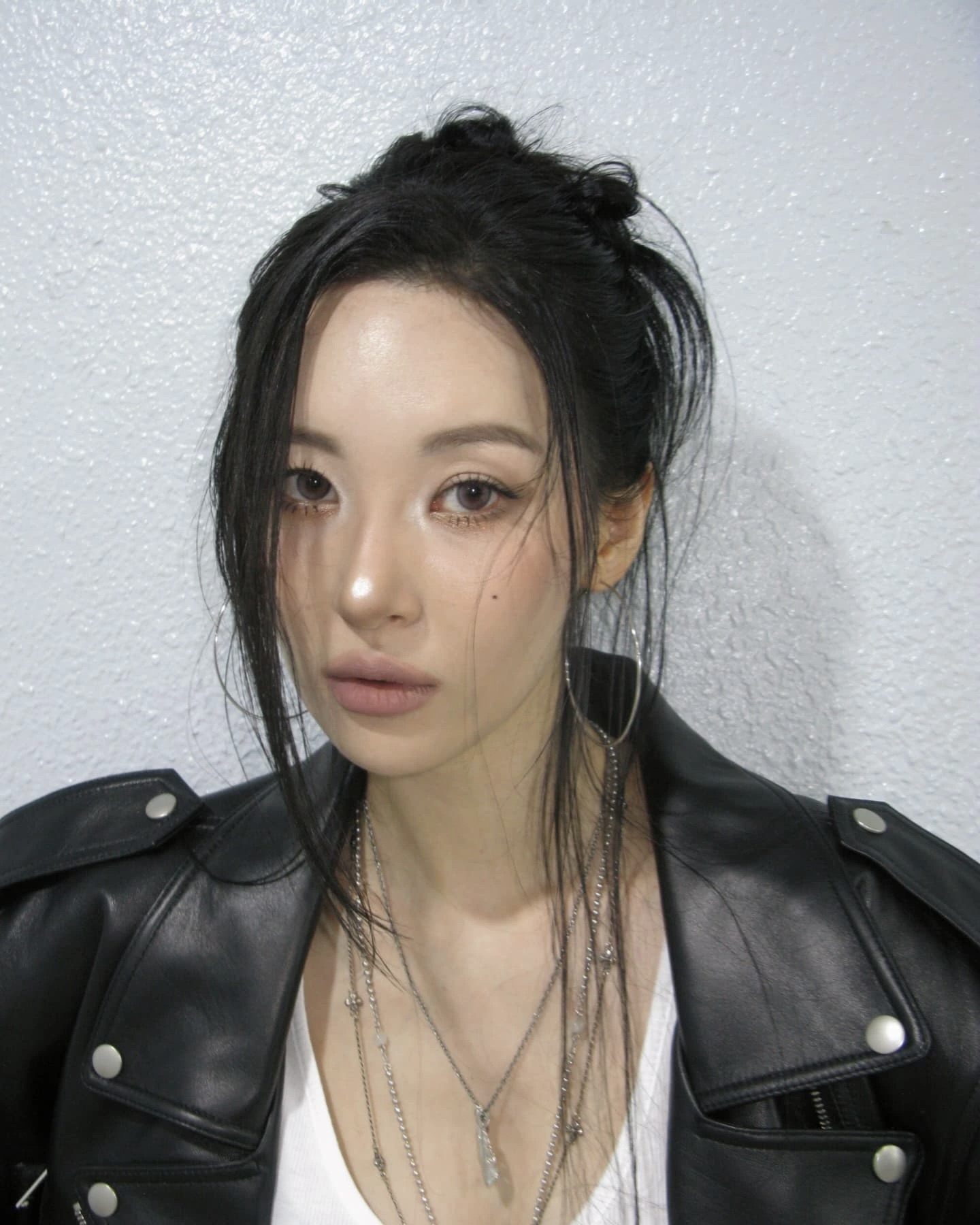 스모키로 한층 더 쿨해진 언니들👀
한 번 보면 헤어나올 수 없는 스모키 마법🧚🏻😎그 매력에 빠져보자 이미지5