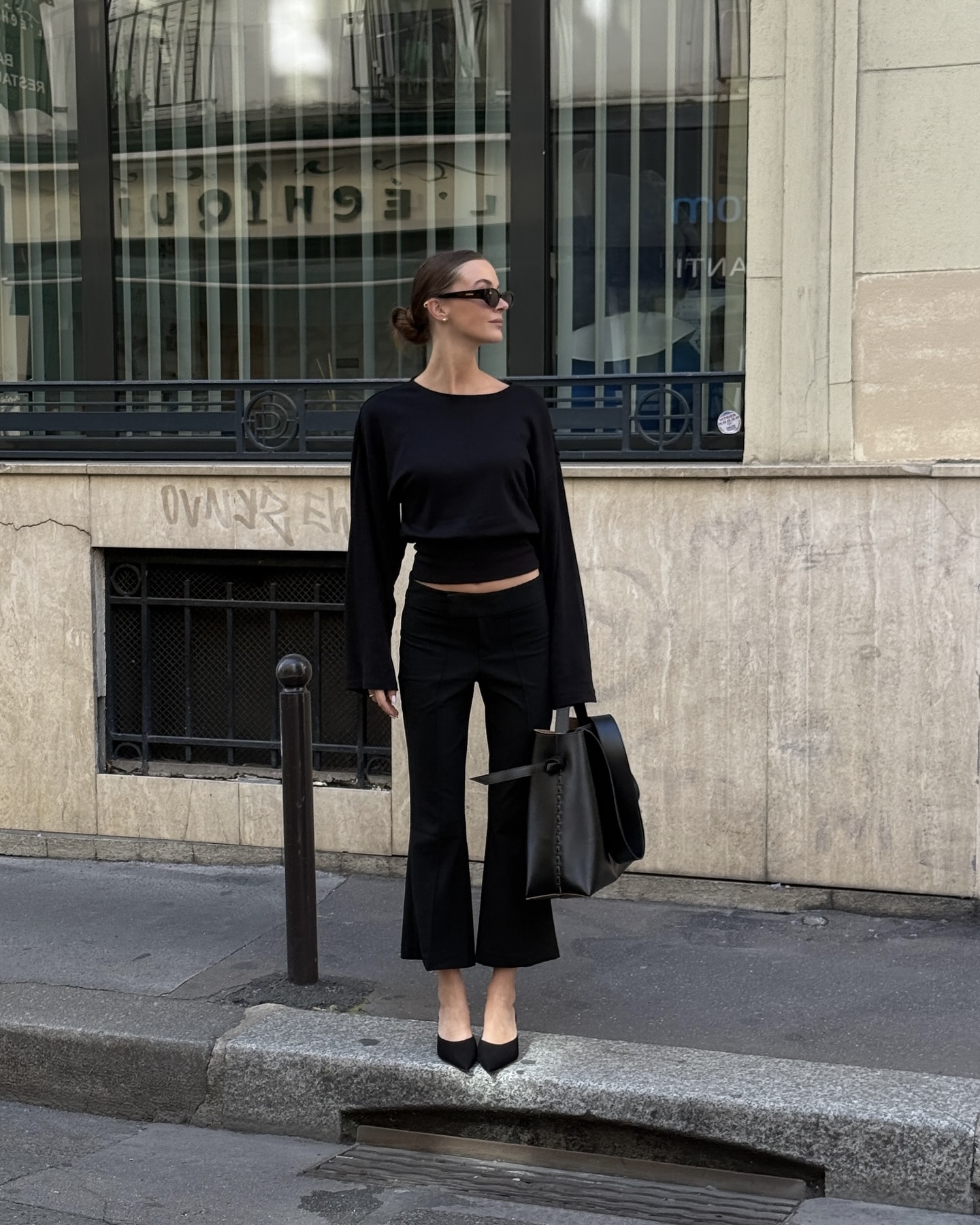 무지 긴팔티의 매력에 빠져보세요🤍
가볍게 입어도 센스 있게, 심플함으로 완성하는 데일리룩🎀 이미지4