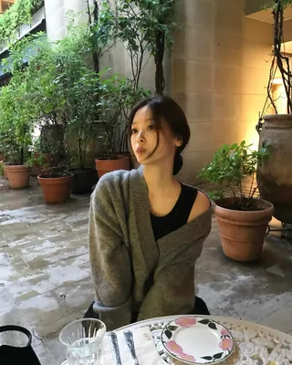 가디건 맛집은 여기야🤫
쌀쌀해진 날씨엔 가볍게 걸쳐도 따뜻한 가디건 코디🤎🍂 이미지