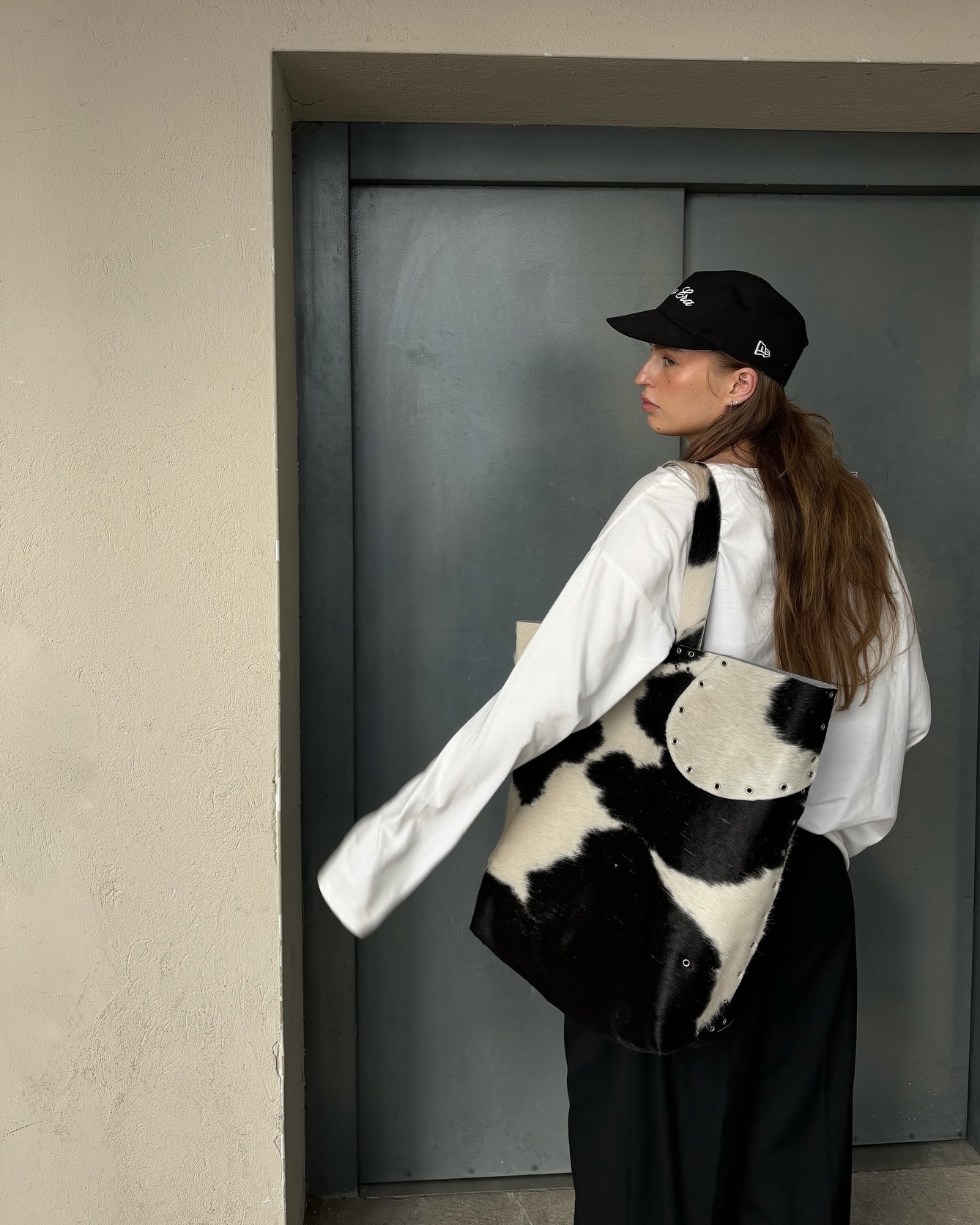 무지 긴팔티의 매력에 빠져보세요🤍
가볍게 입어도 센스 있게, 심플함으로 완성하는 데일리룩🎀 이미지7