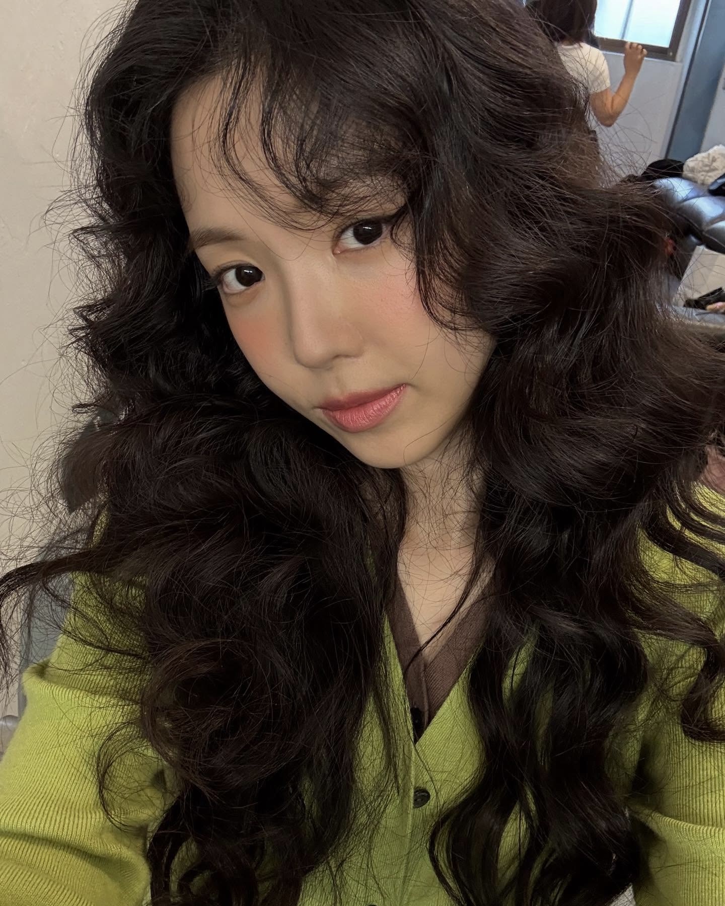 가디건 맛집은 여기야🤫
쌀쌀해진 날씨엔 가볍게 걸쳐도 따뜻한 가디건 코디🤎🍂 이미지