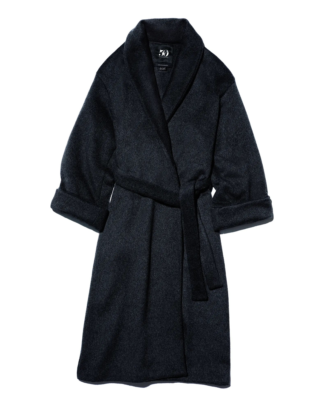 자라 50주년 리미티드 컬렉션?!🛍️
50명의 거장이 만든 50가지 특별한 순간, 10월 6일 발매 🎉👠
자라는 2025년 10월 6일, 창립 50주년을 기념하여 패션과 디자인 분야의 유명 인사 50명과 협업한 한정판 컬렉션을 출시합니다. 참여 디자이너로는 안나 수이, 케이트 모스, 신디 크로포드, 나오미 캠벨, 로살리아, 스티븐 마이젤, 마크 뉴슨, 악셀 베르보르트 등 다양한 분야에서 활약하는 인물들이 포함되었는데요.
각 디자이너는 의류, 액세서리, 가구, 향수 등 총 50개의 독특한 아이템을 디자인하였으며, 자라 공식 온라인 스토어와 일부 오프라인 매장에서 만나볼 수 있습니다. 판매 수익금은 여성 환경 보호 단체 Women's Earth Alliance에 기부될 예정입니다. 이미지4