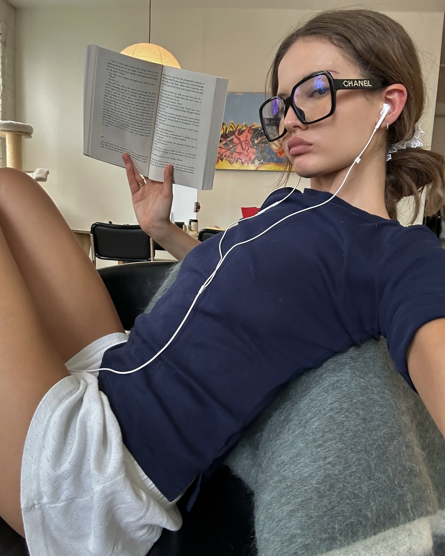 무지 긴팔티의 매력에 빠져보세요🤍
가볍게 입어도 센스 있게, 심플함으로 완성하는 데일리룩🎀 이미지2