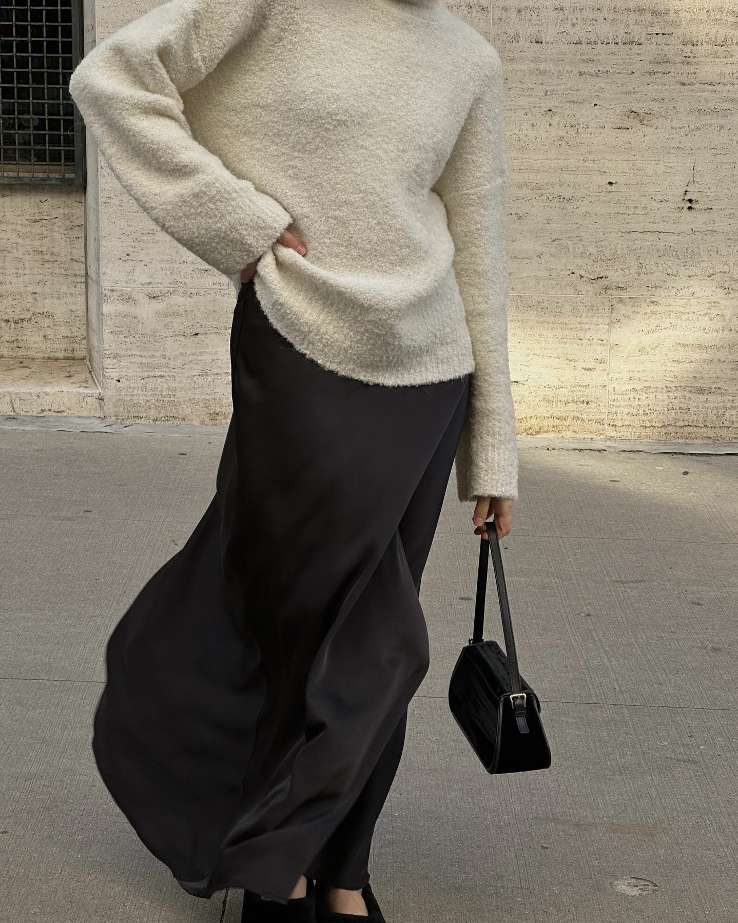 블랙 스커트로 완성하는 데일리룩🖤
다재다능한 블랙 스커트로 가을 분위기 제대로 느껴보자🎶🍂 이미지2