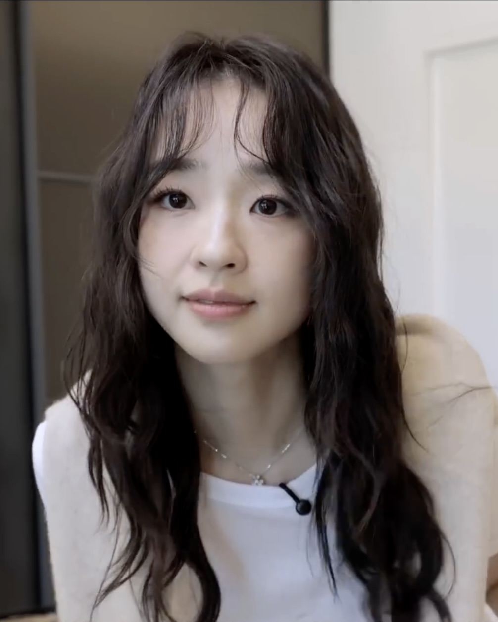 연재 언니랑 같이 가을 쇼핑할래?🛍️
가을 옷 고민된다면🍁💡손연재픽 가을템과 패션팁까지 알고가자

손연재가 추천하는 타미 가을템과 스타일링법을 참고해 보세요.

1. 소프트 울 케이블 가디건, 20만 원대
케이블 니트 패턴이 돋보이는 울 혼방 소재의 가디건으로, 레귤러 핏으로 데일리하게 입기 좋습니다. 데님 팬츠와 매치하면 심플하면서 세련된 출근룩으로 활용할 수 있습니다.

2. 에센셜 포플린 셔츠, 19만 원대
클래식한 스트라이프 패턴이 돋보이는 이 셔츠는 매끈한 코튼 포플린 소재로 레귤러 핏과 셔츠 끝단은 살짝 곡선 처리된 셔츠 끝단이 특징이죠. 니트와 레이어드하면 모던한 프레피 룩을 연출해 줍니다.

3. 니트 후디, 40만 원대
루즈핏 실루엣의 니트 후디는 가벼운 캐시미어 소재에 밑단과 소매 끝단의 립 디테일이 있어 데일리로 활용하기 좋습니다. 니트 팬츠와 매치하면 홈웨어 느낌의 원마일웨어 룩을 완성할 수 있습니다.

4. 니트 와이드 팬츠, 40만 원대
니트 팬츠는 부드러운 캐시미어 소재를 활용해 피부 자극 없고 와이드 핏의 허리 밴딩으로 편안하게 착용하기 좋습니다. 화이트 티셔츠와 매치하면 캐주얼한 꾸안꾸룩을 완성할 수 있습니다.  이미지