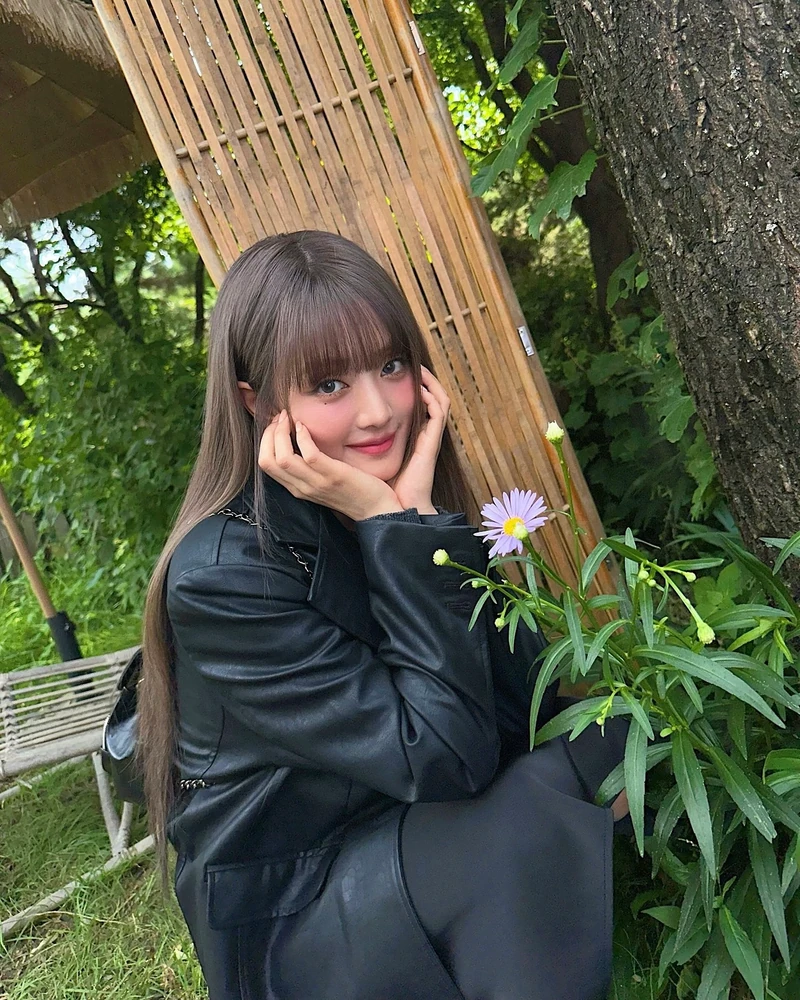 계절 바뀌면 헤어도 업데이트하자🐈⬛
가을에 옷만 바꿀 거야? 앞머리도 갈아타자 풀뱅으로🧚🏻✨ 이미지8