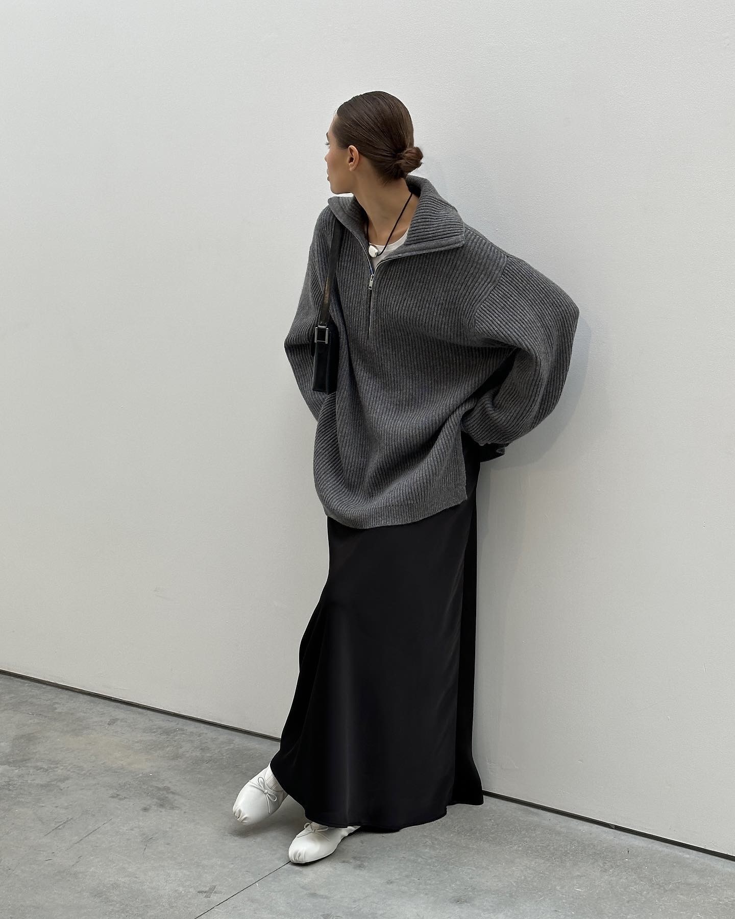 블랙 스커트로 완성하는 데일리룩🖤
다재다능한 블랙 스커트로 가을 분위기 제대로 느껴보자🎶🍂 이미지4