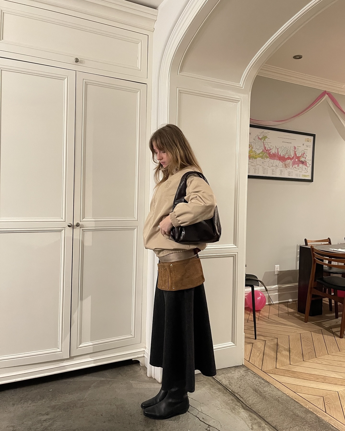 블랙 스커트로 완성하는 데일리룩🖤
다재다능한 블랙 스커트로 가을 분위기 제대로 느껴보자🎶🍂 이미지6