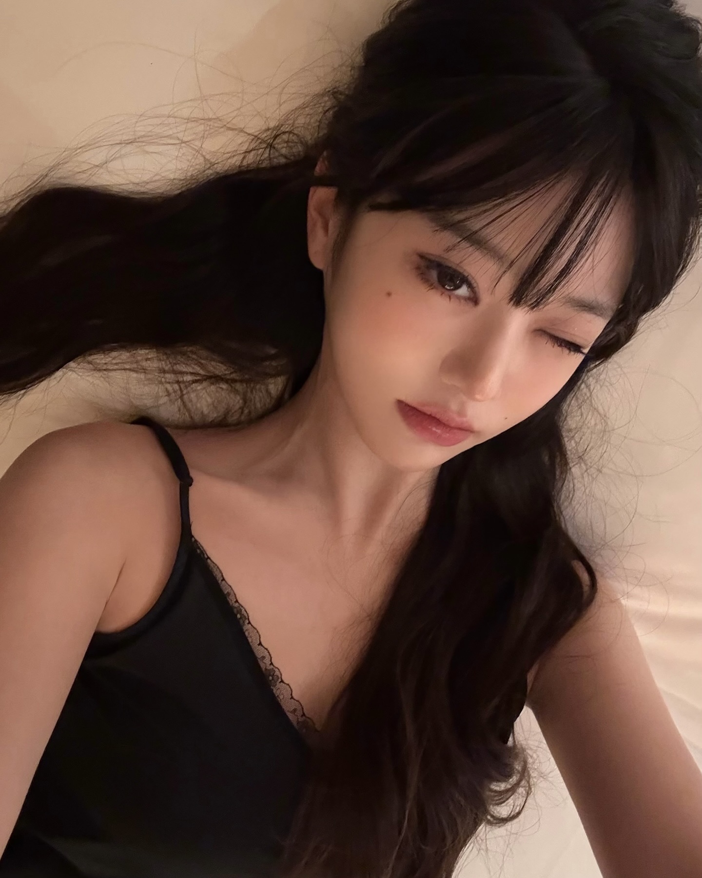 계절 바뀌면 헤어도 업데이트하자🐈‍⬛
가을에 옷만 바꿀 거야? 앞머리도 갈아타자 풀뱅으로🧚🏻✨ 이미지2