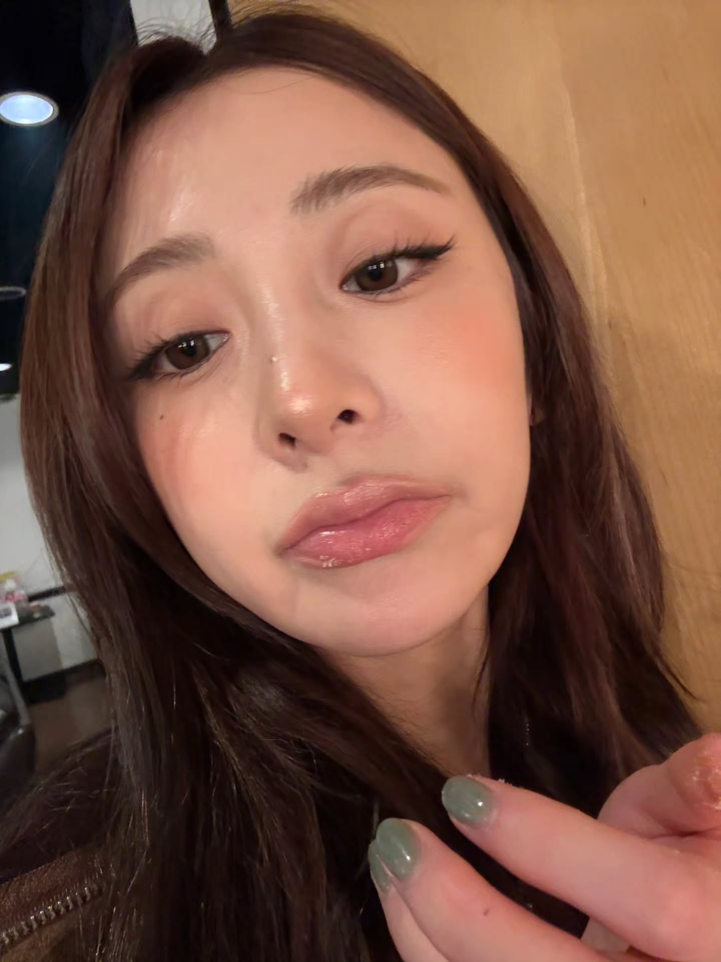 가을빛으로 물든 셀럽들의 볼🪄
옷만 바꾸지 말고 블러셔 컬러까지 챙겨 센스 있게 맞춰보자✨🍂 이미지
