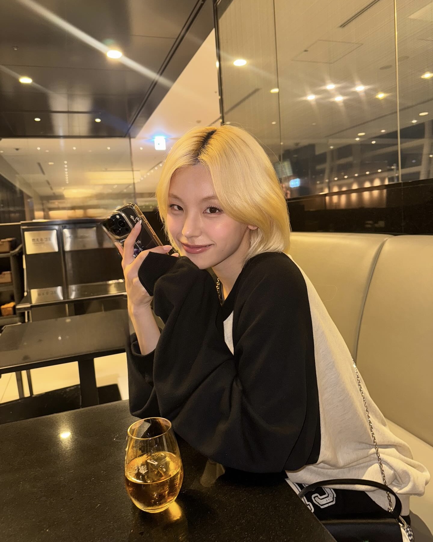 오늘은 어떤 맨투맨을 입을까?🏈
휘뚜루마뚜루 입기 좋은 셀럽 맨투맨 참고해서👀🗂️뚝딱 골라보자 이미지5