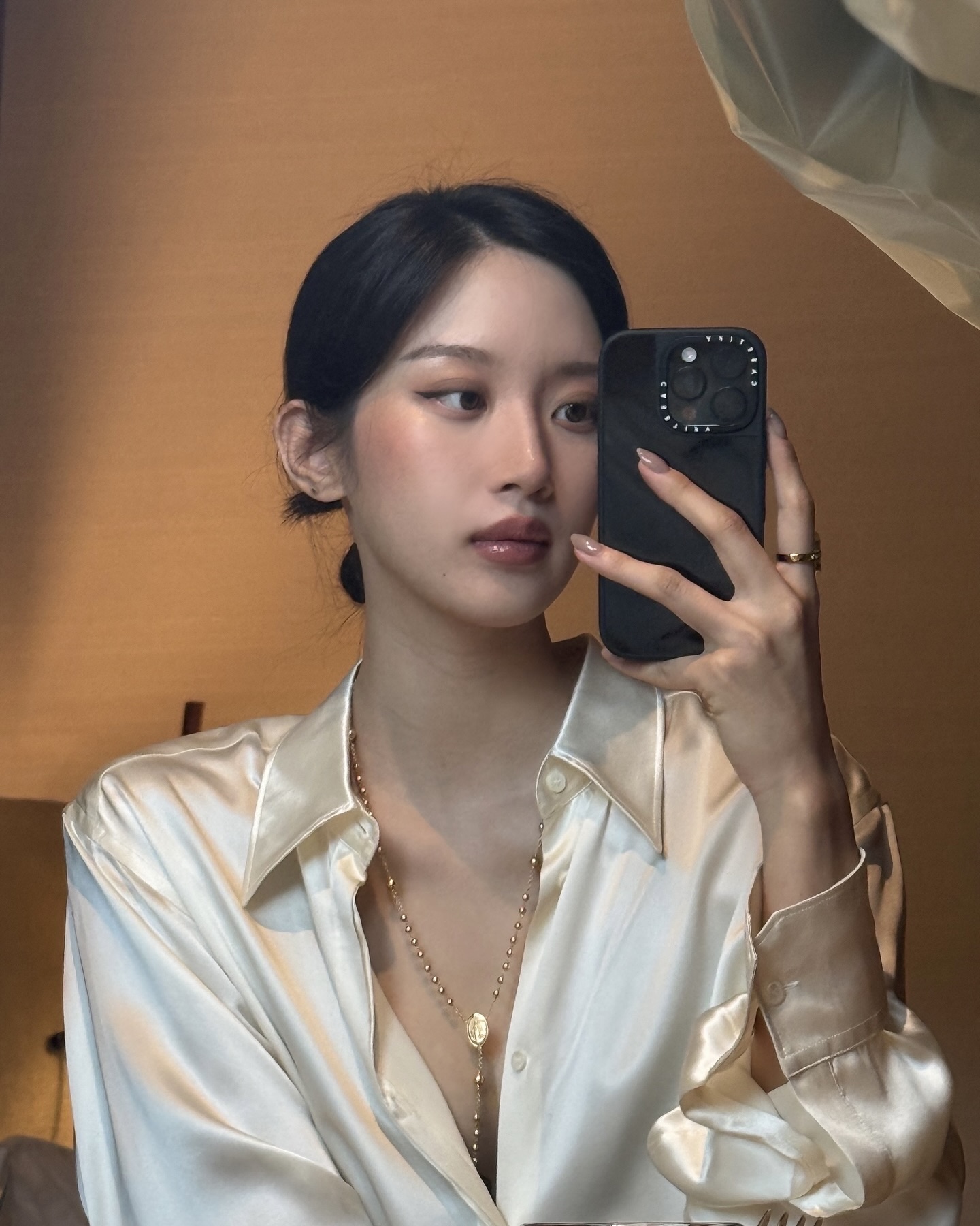 하객룩에 찰떡인 블라우스✨ 특별한 날 더 빛나게 해줄 블라우스 코디 참고해보세요🦢🤍 이미지