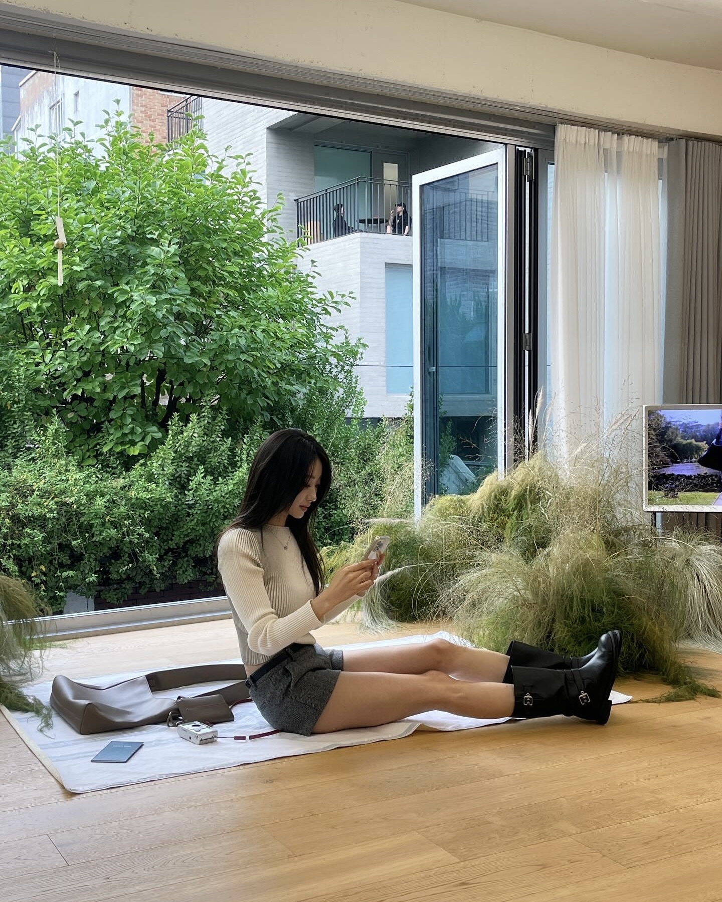 뭐랑 매치해도 예쁜 롱부츠🖤
미니스커트, 긴 바지에 어울리는 롱부츠로 라인, 비율 챙기자☑️✨ 이미지4