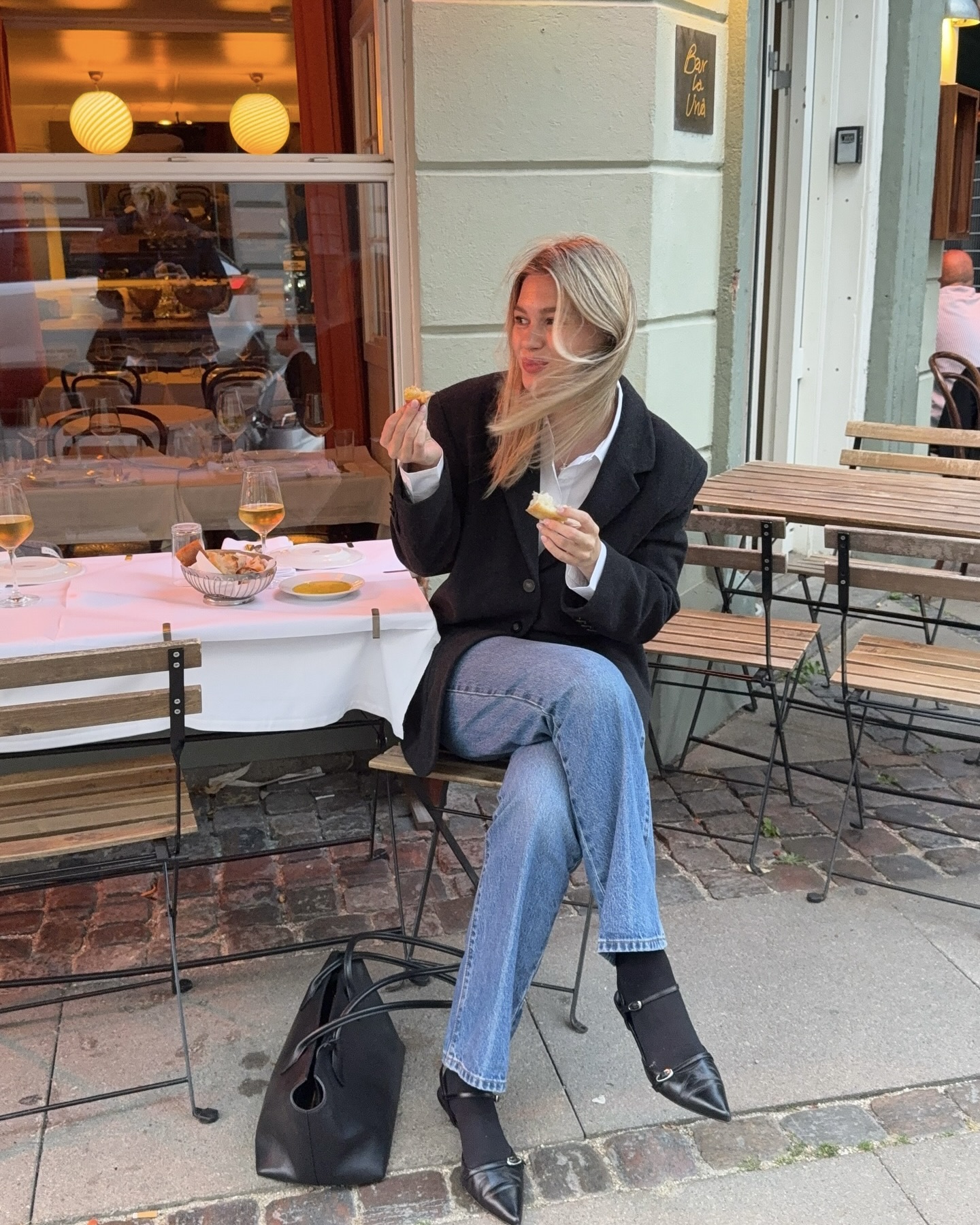 블레이저는 뭐랑 잘 어울릴까?🤔
데님 팬츠에 매치해서 미니멀한 데일리룩 완성해 보자🖤💙 이미지2