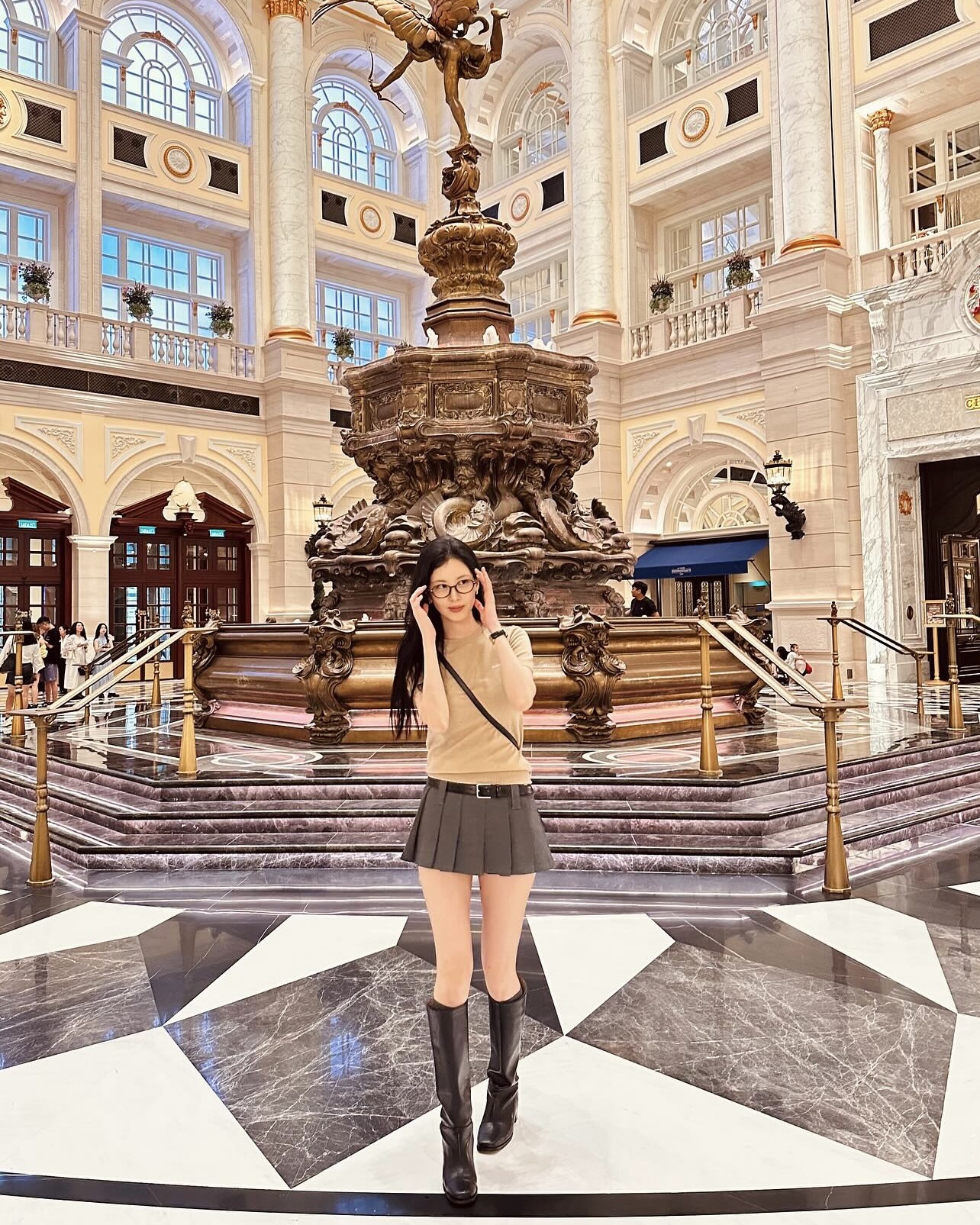 뭐랑 매치해도 예쁜 롱부츠🖤
미니스커트, 긴 바지에 어울리는 롱부츠로 라인, 비율 챙기자☑️✨ 이미지6