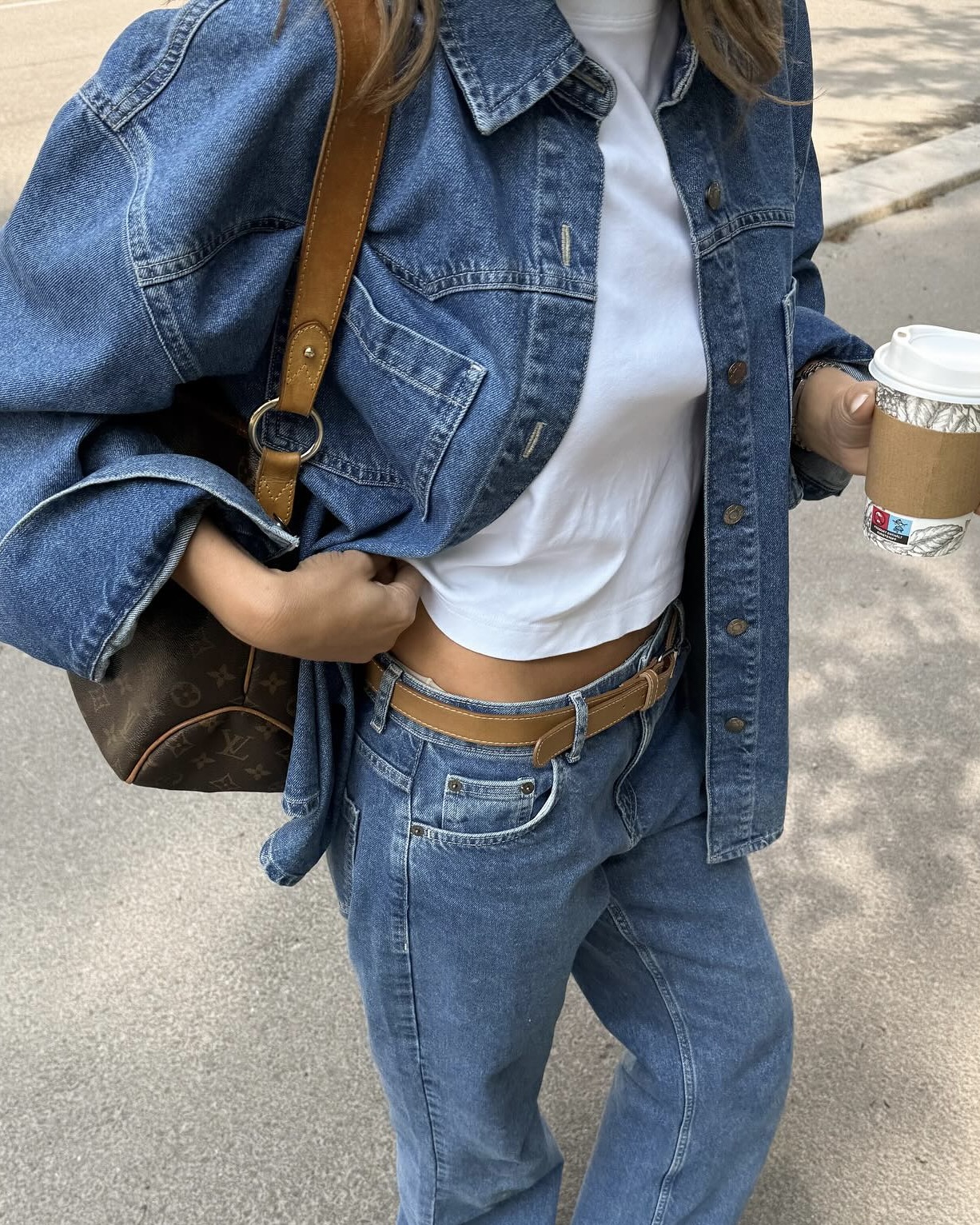 청청이 촌스럽다고? 이건 클래식✨
셋업이라 간편하고 스타일까지 챙기는 청청 패션💙🩵따라 해보자 이미지3