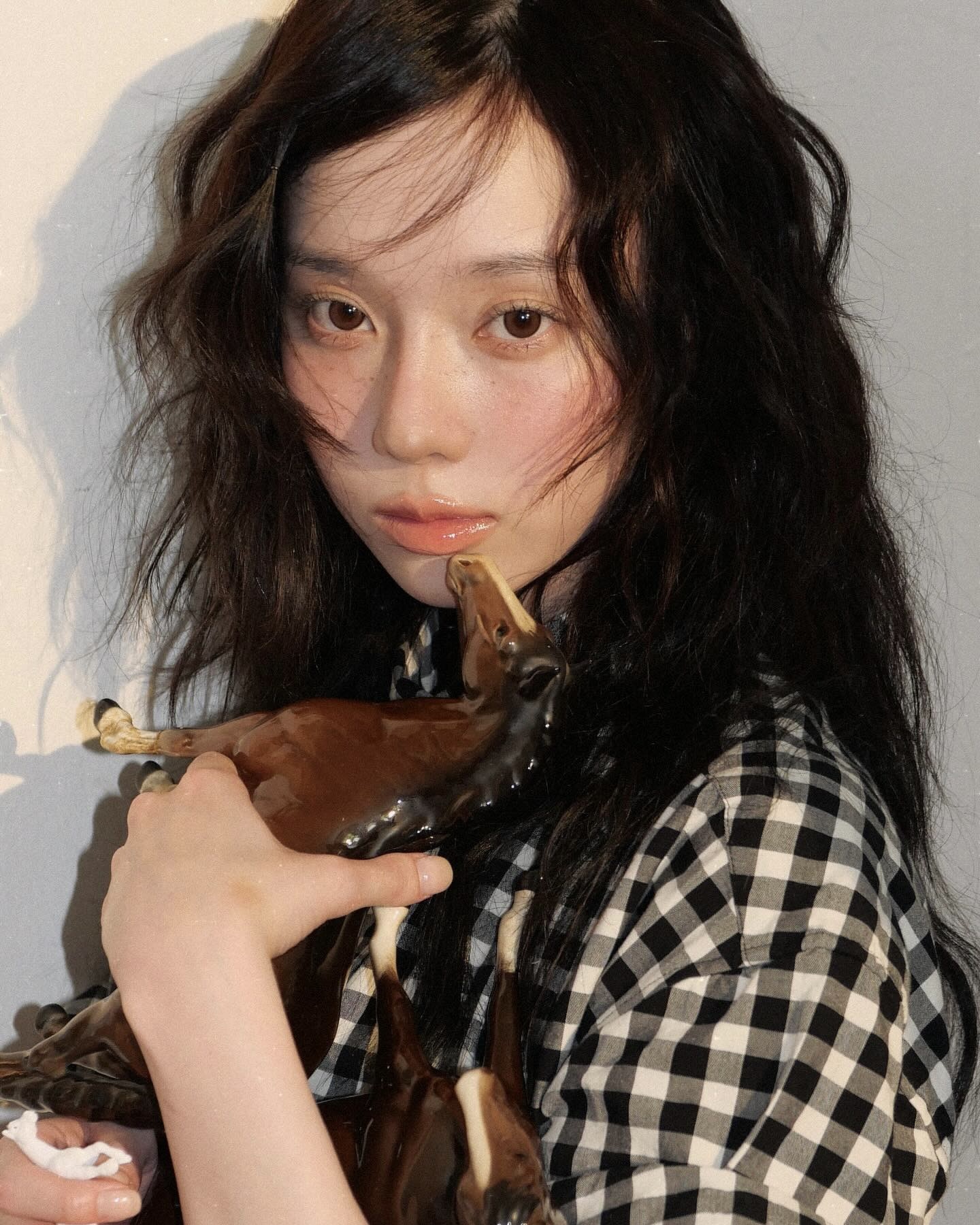 결점이 매력점 되는 주근깨 트렌드🍂
주근깨 메이크업으로 완성하는 내추럴 무드🌿🫧 따라 해보자 이미지3
