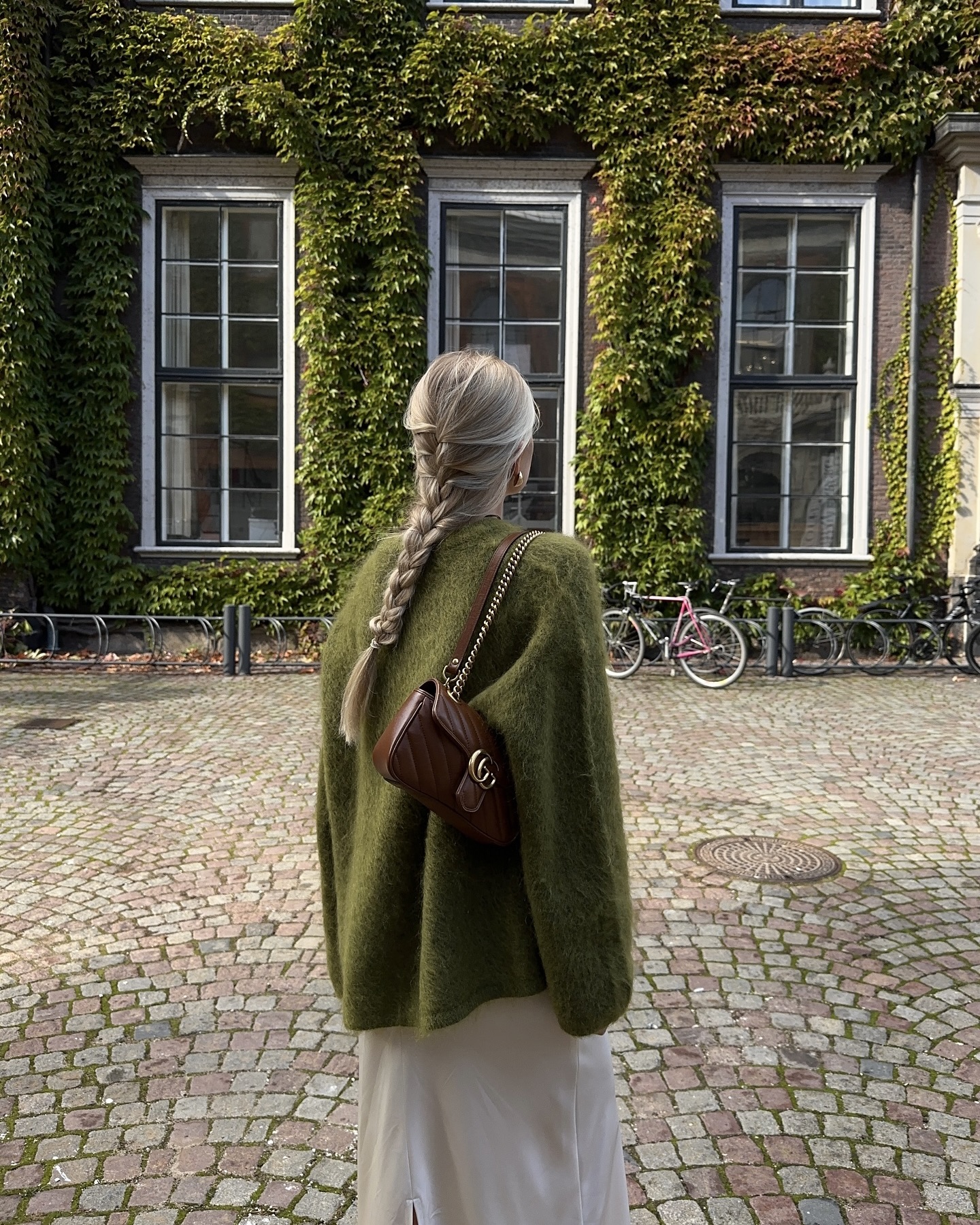 두께감 있는 니트로 가을 준비 끝🧵
바람 부는 가을 날씨에는 따뜻한 니트만한 게 없지🤎🍁 이미지5