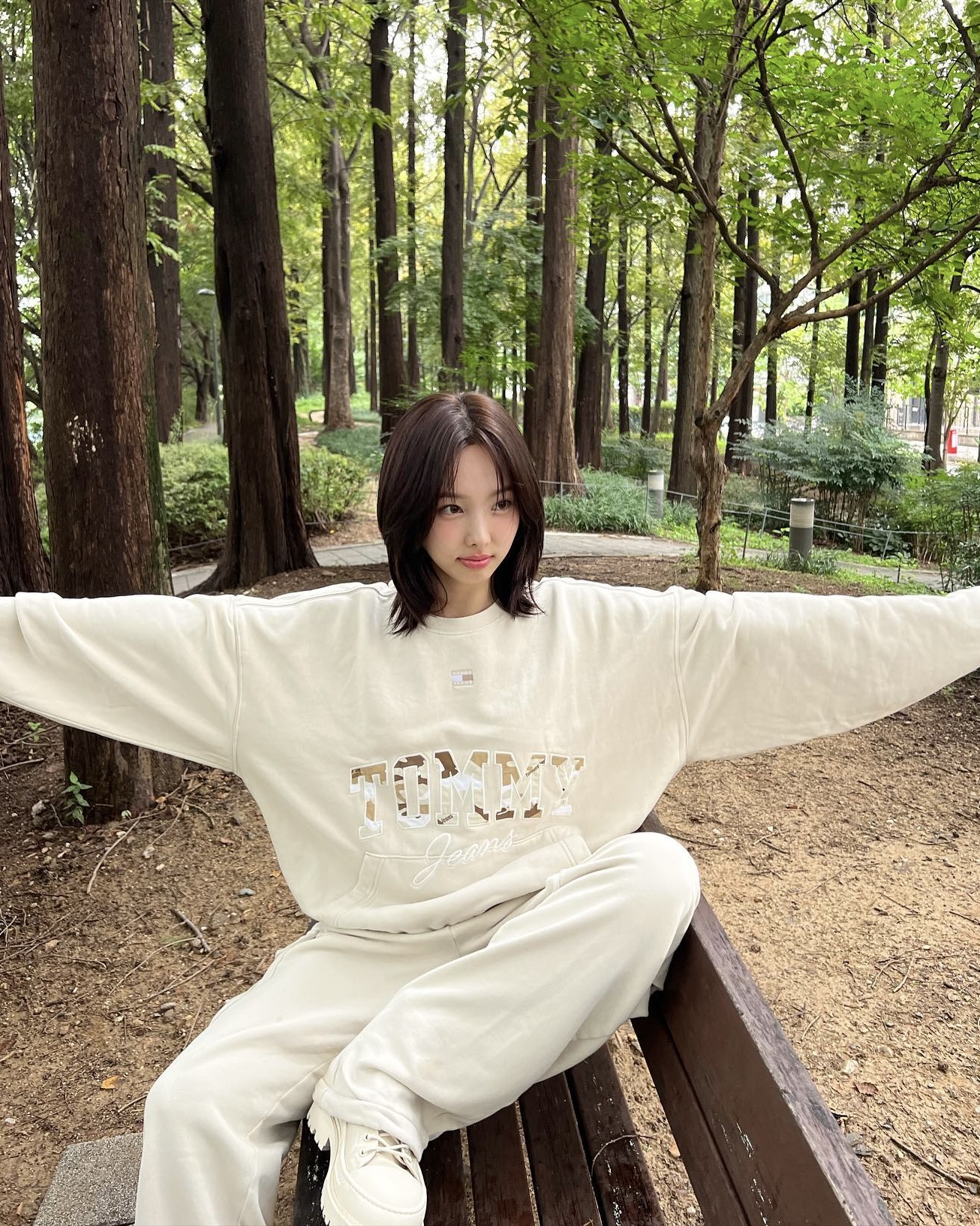 쌀쌀한 비바람 막아주는 포근한 맨투맨🌧️
편하게 입기 좋은 맨투맨 하나로 가을 스타일링 완성🤎 이미지4