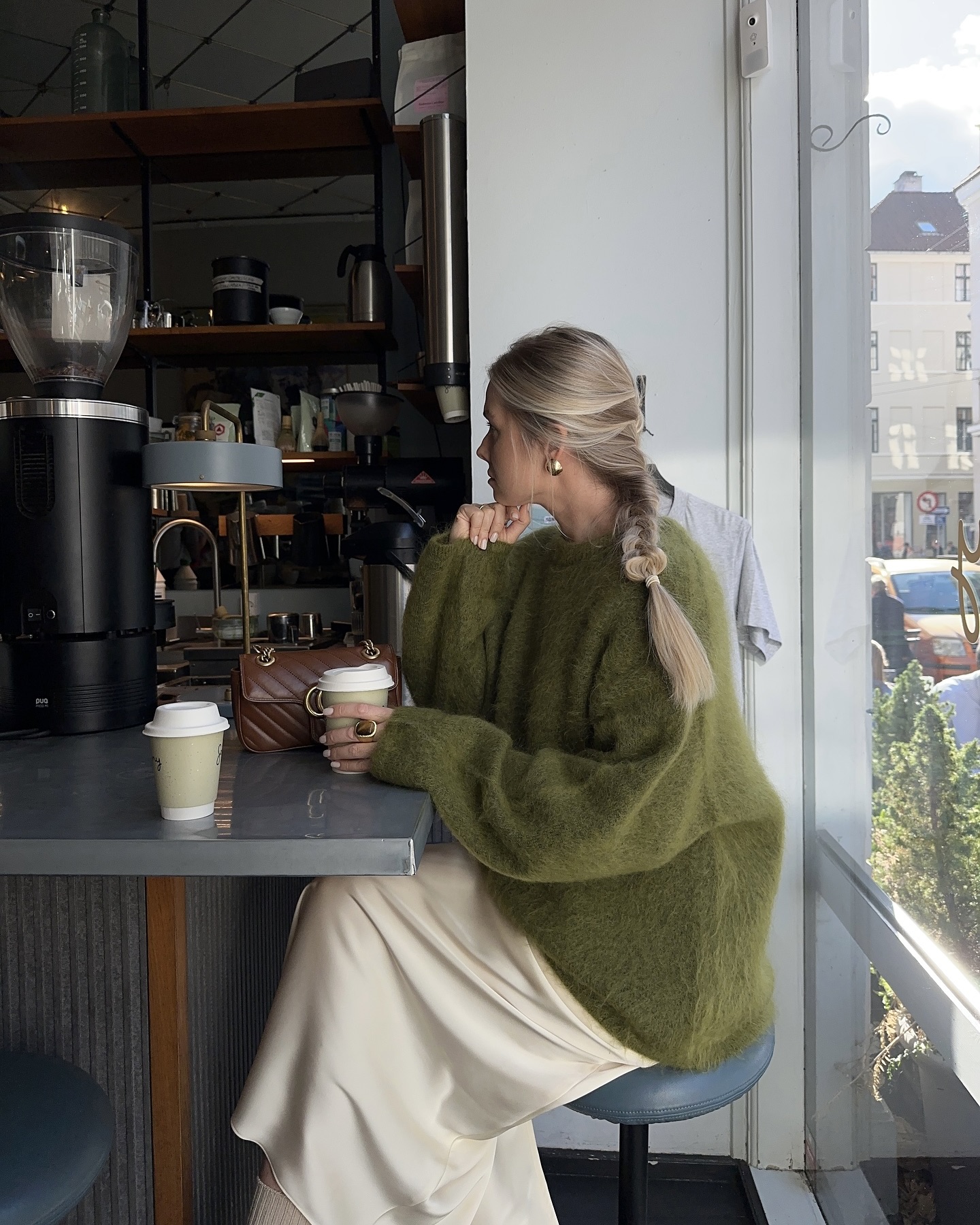 두께감 있는 니트로 가을 준비 끝🧵
바람 부는 가을 날씨에는 따뜻한 니트만한 게 없지🤎🍁 이미지4