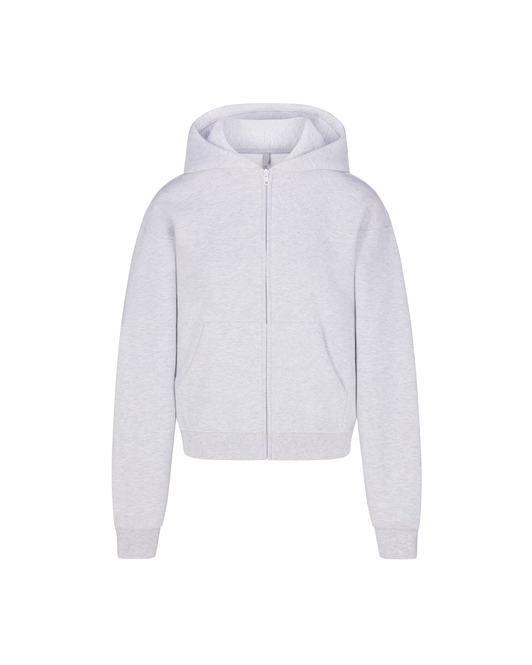 에스파의 간절기 데일리룩🩶
지금 계절에 딱 어울리는 데일리 스타일링 3가지✨

가을 분위기를 완성해 줄 스타일링, 지금 소개해드릴게요.

1. 스킴스 클래식 집업 후디, 10만 원대
코튼 플리스 소재로 제작된 클래식 후디입니다. 부드럽고 포근한 착용감에 리브드 밴드와 포켓 디테이링 더해져 실용성을 더해주는데요. 레이스 탱크와 매치해 내추럴한 데일리룩을 완성했습니다.

2. 스킴스 클래식 스트레이트 레그 팬츠, 10만 원대
코튼 플리스 소재로 제작된 스트레이트 팬츠로, 허리 밴드와 스트링 디테일이 편안한 착용감을 제공합니다. 동일한 컬러의 후디 셋업으로 데일리룩을 완성했습니다.

3. 릭 오웬스 튜닉 탑, 100만 원대
윈터가 착용한 후디는 허리 스트링 디테일이 돋보이는 코튼 플리스 소재의 아이템입니다. 드롭 숄더 실루엣과 롱 스트링이 릭 오웬스 특유의 감각적인 무드를 더해주는데요. 데님 팬츠나 롱스커트에 매치해 모던한 데일리 무드를 완성할 수 있습니다. 이미지