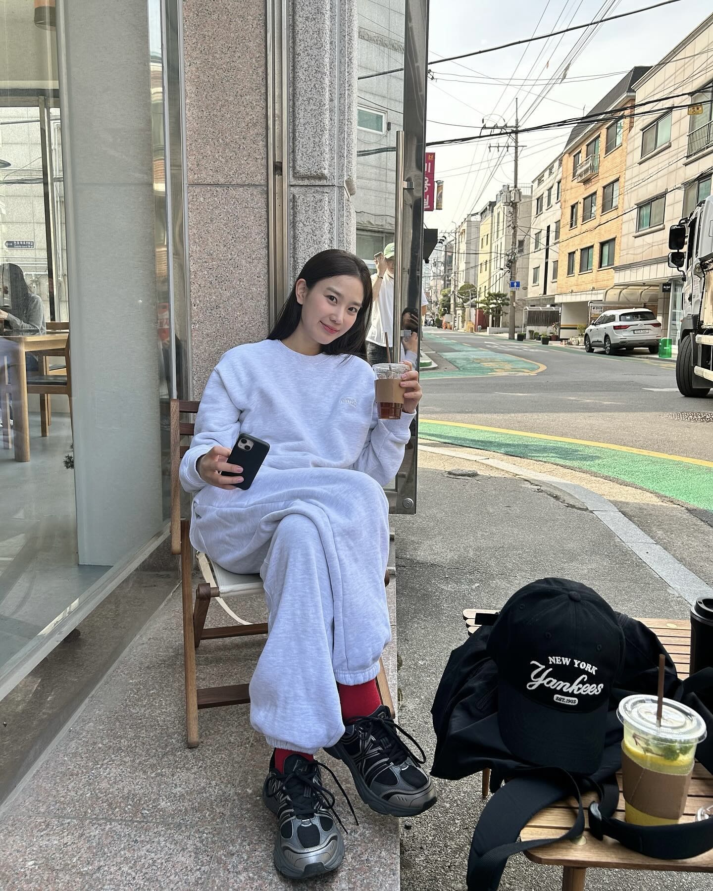 쌀쌀한 비바람 막아주는 포근한 맨투맨🌧️
편하게 입기 좋은 맨투맨 하나로 가을 스타일링 완성🤎 이미지7