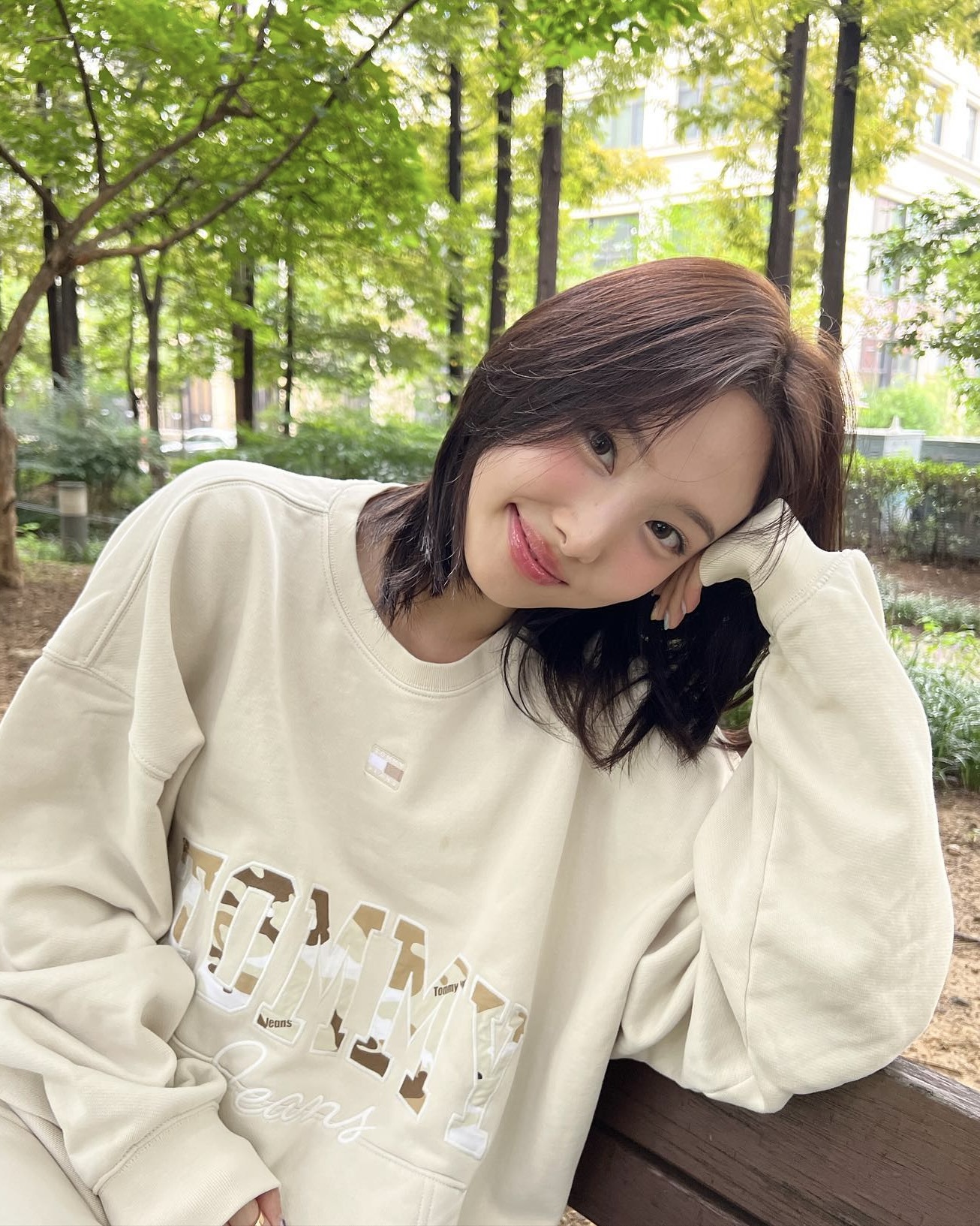쌀쌀한 비바람 막아주는 포근한 맨투맨🌧️
편하게 입기 좋은 맨투맨 하나로 가을 스타일링 완성🤎 이미지5