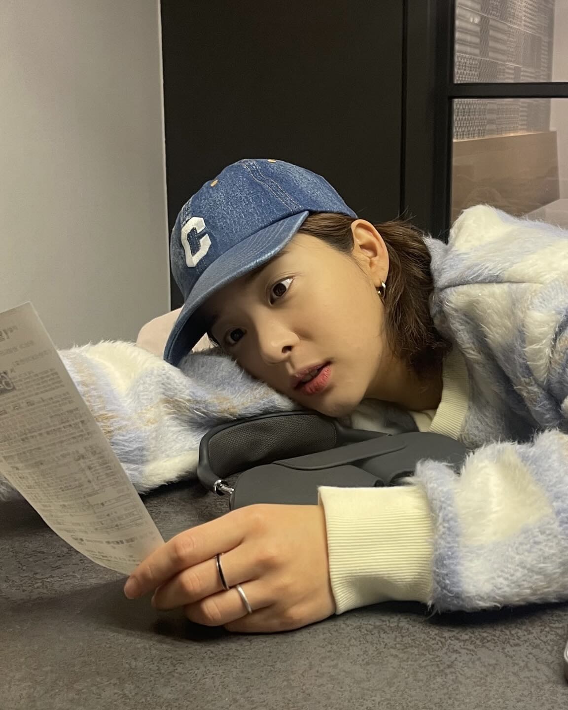 주말이니까 편하게 볼캡 툭 써주자💁🏻‍♀️
모자 러버들을 위한 볼캡 스타일링💫🔍포인트까지 챙기자 이미지