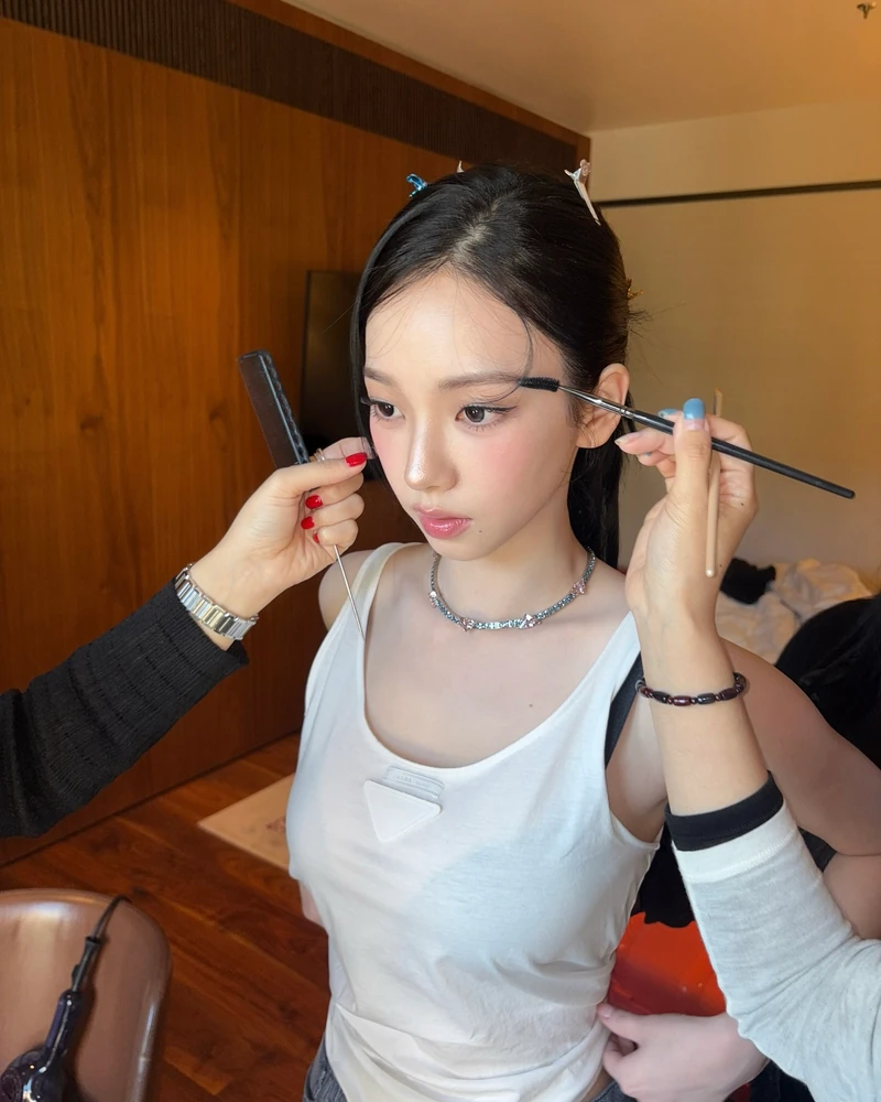 가을 분위기 제대로 살리고 싶다면🍁
차분함과 생기를 동시에 살리는💖💄 무화과 메이크업 해보자 이미지6