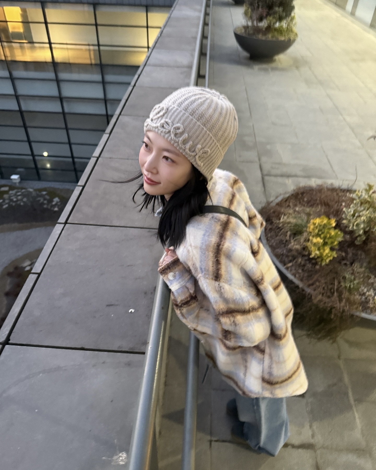 데일리룩에 포인트 더해 줄 비니🖤
부담스럽지 않게 가볍게 툭 써도 스타일 완성💫✨ 이미지