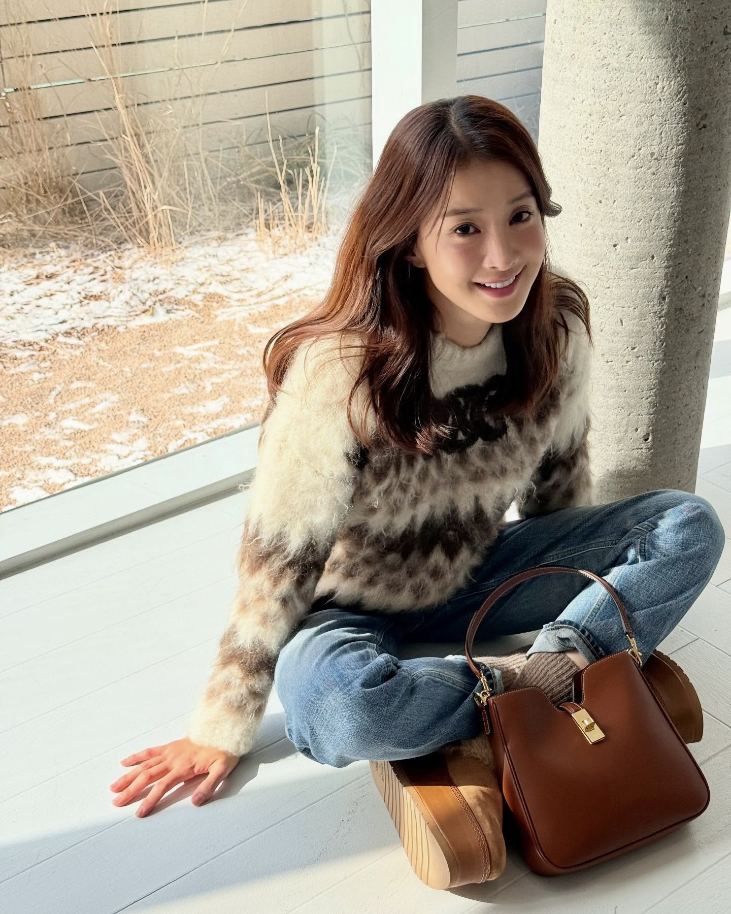 쌀쌀해진 날씨엔 페어아일 니트지🧶
북유럽 특유의 포근한 페어아일 니트로 포인트 주자🤍🍂 이미지