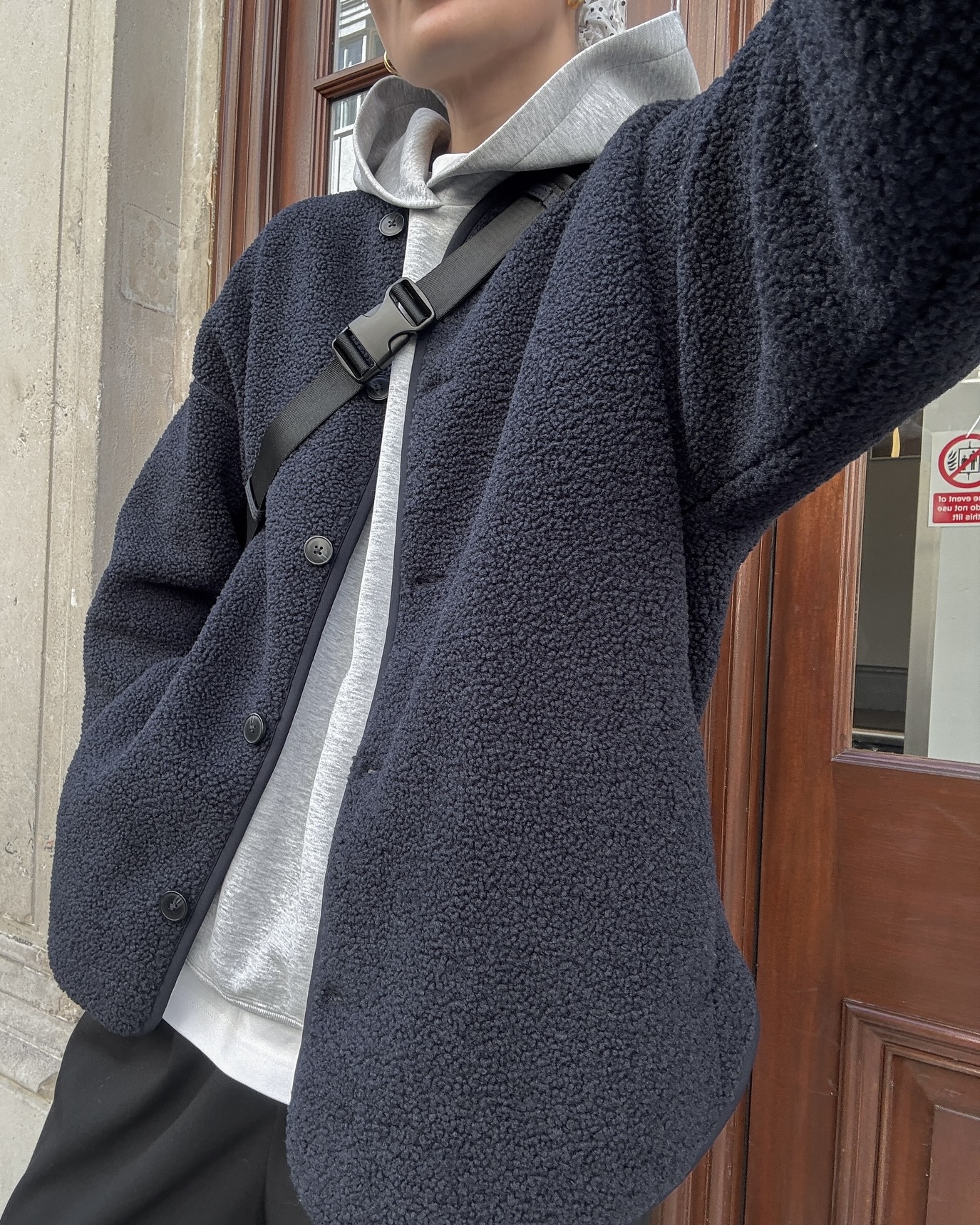 후드 좋아 인간들의 애착템🩶
어떤 하의에도 아우터에도 찰떡인🤍☑️그레이 후드티 이렇게 입자 이미지6