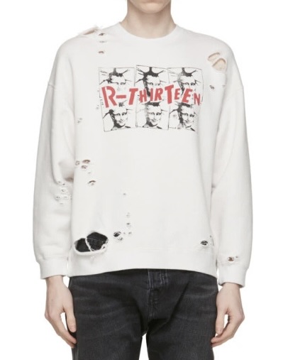 어떤 맨투맨이 취향이세요?🤔
무지? 그래픽?취향대로 고르는 맨투맨🔍👀같이 확인해 보자
어떤 맨투맨 살지 고민이라면 이 맨투맨 2가지를 참고해 보세요.
1. 알써틴 모나 리사 모버사이즈 스웻셔츠, 50만 원대
김혜수가 착용한 오버핏 맨투맨은 전체적으로 구멍과 헤짐 가공 디테일이 들어가 빈티지한 느낌을 주며 그래픽 로고 프린트가 돋보이죠. 김혜수는 볼캡과 데님 팬츠와 매치해 트렌디한 스트릿룩을 완성했습니다.
2. 이자벨 마랑 샤드 스웨트셔츠, 50만 원대
손연재가 착용한 루즈핏 실루엣의 맨투맨은 가벼운 면 소재로 가슴 부위의 심플한 브랜드 로고 디테일만 있어 데일리하게 입기 좋죠. 손연재는 액세서리를 포인트 주어 세련된 무드를 더했습니다. 이미지5