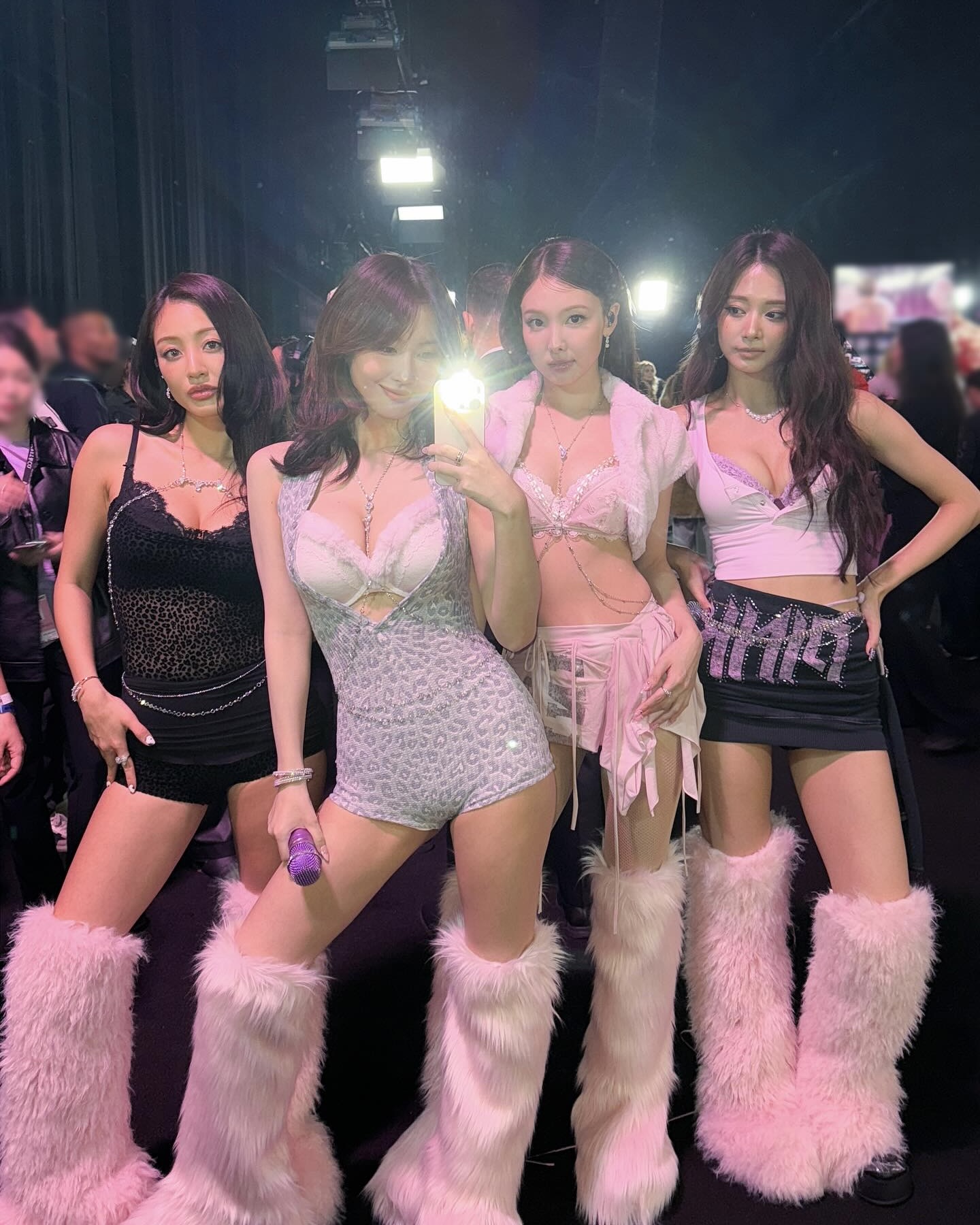 트둥이들 아니면 누가 입어💓
빅토리아시크릿 무대 빛낸 트와이스 너무 예쁘죠😚✨ 이미지