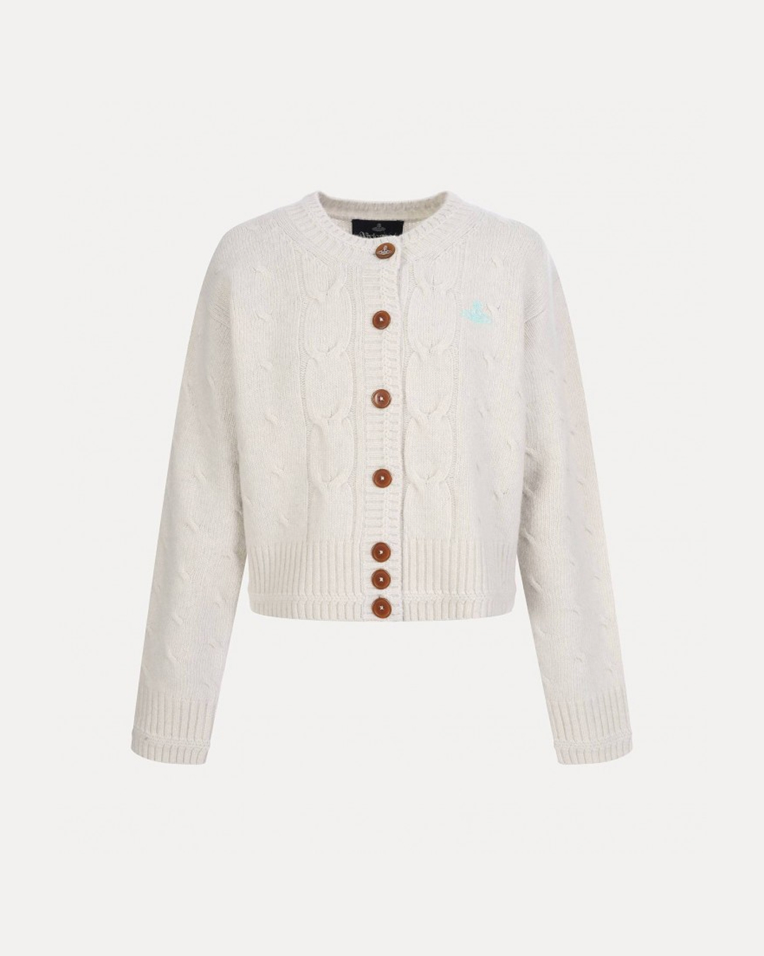 한눈에 반한 가디건☁️
가을 햇살처럼 따뜻한 비비안 웨스트우드 가디건 2가지☀️🤍
가을 무드를 더해줄 가디건, 지금 소개해드릴게요.
1. 비비안웨스트우드 베아 크롭 가디건, 70만 원대
코튼 소재의 크롭 기장으로, 멀티 컬러 오브 자수와 우드 버튼 장식이 포인트인 제품입니다. 넥라인의 잔잔한 스캘럽 디테일이 여성스러운 무드를 더해주는데요. 수지는 하이웨이스트 데님과 함께 매치해 산뜻하고 내추럴한 데일리룩을 완성했습니다.
2. 비비안웨스트우드 트위스트 가디건, 70만 원대
고급 울과 캐시미어 혼방 소재의 가디건으로, 변형 꽈배기 패턴이 유니크한 실루엣을 연출해줍니다. 김연아는 옐로 컬러의 가디건에 데님 팬츠와 선글라스를 매치해 세련되고 캐주얼 데일리룩을 완성했습니다. 이미지7