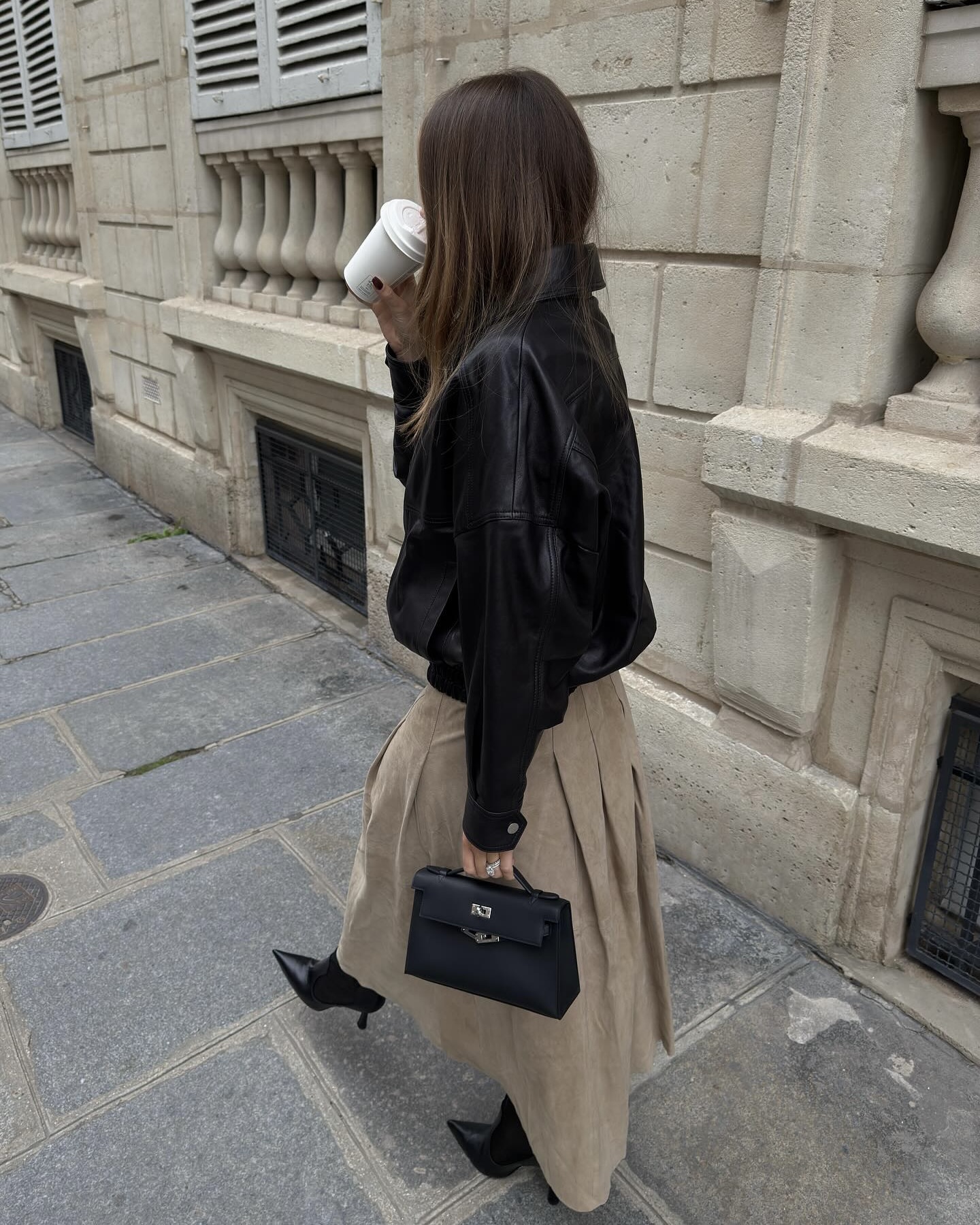 롱스커트로 완성하는 가을 무드🤎
여성스러우면서도 클래식한 실루엣✨지금 딱 입기 좋아요🍁 이미지5