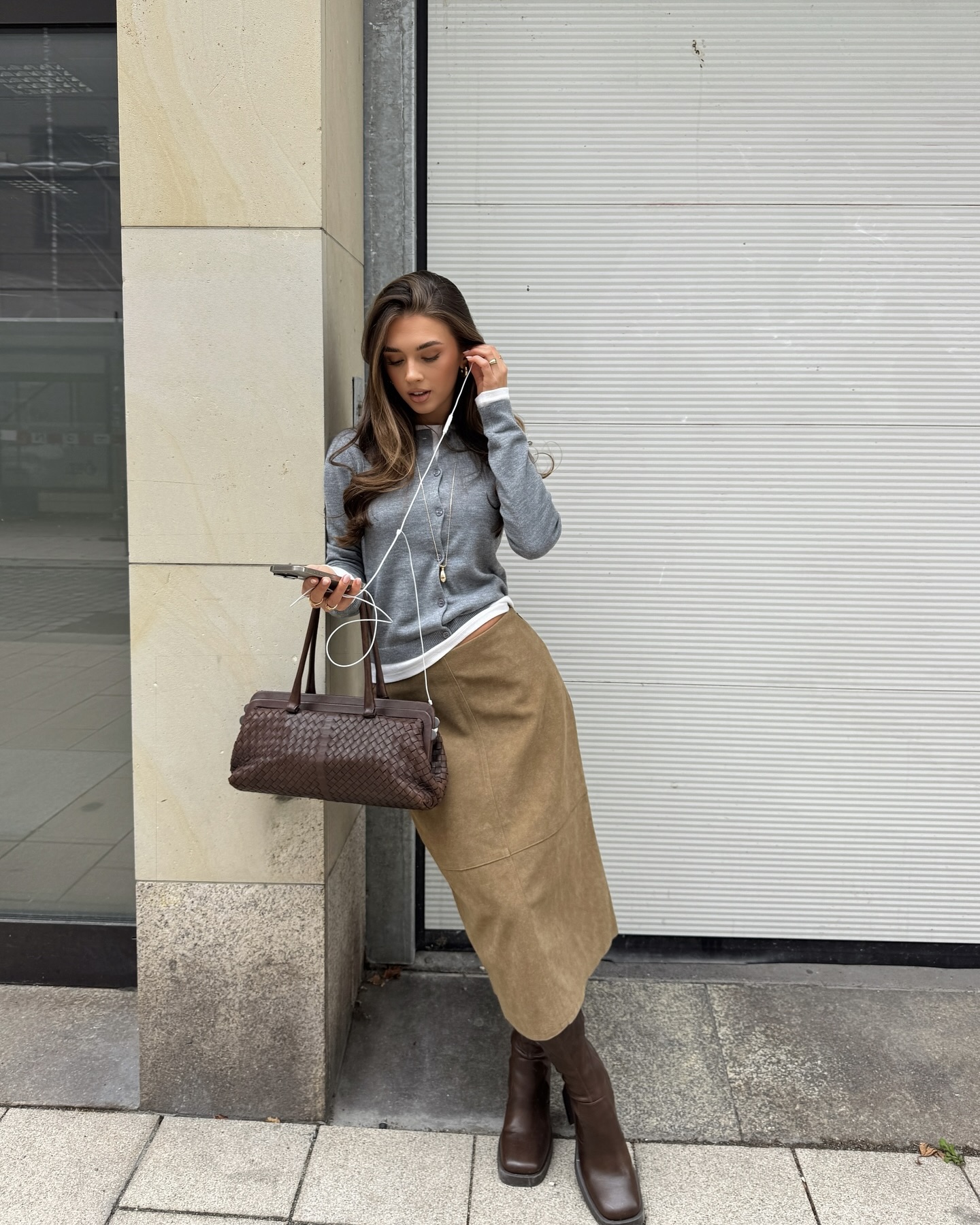 롱스커트로 완성하는 가을 무드🤎
여성스러우면서도 클래식한 실루엣✨지금 딱 입기 좋아요🍁 이미지3