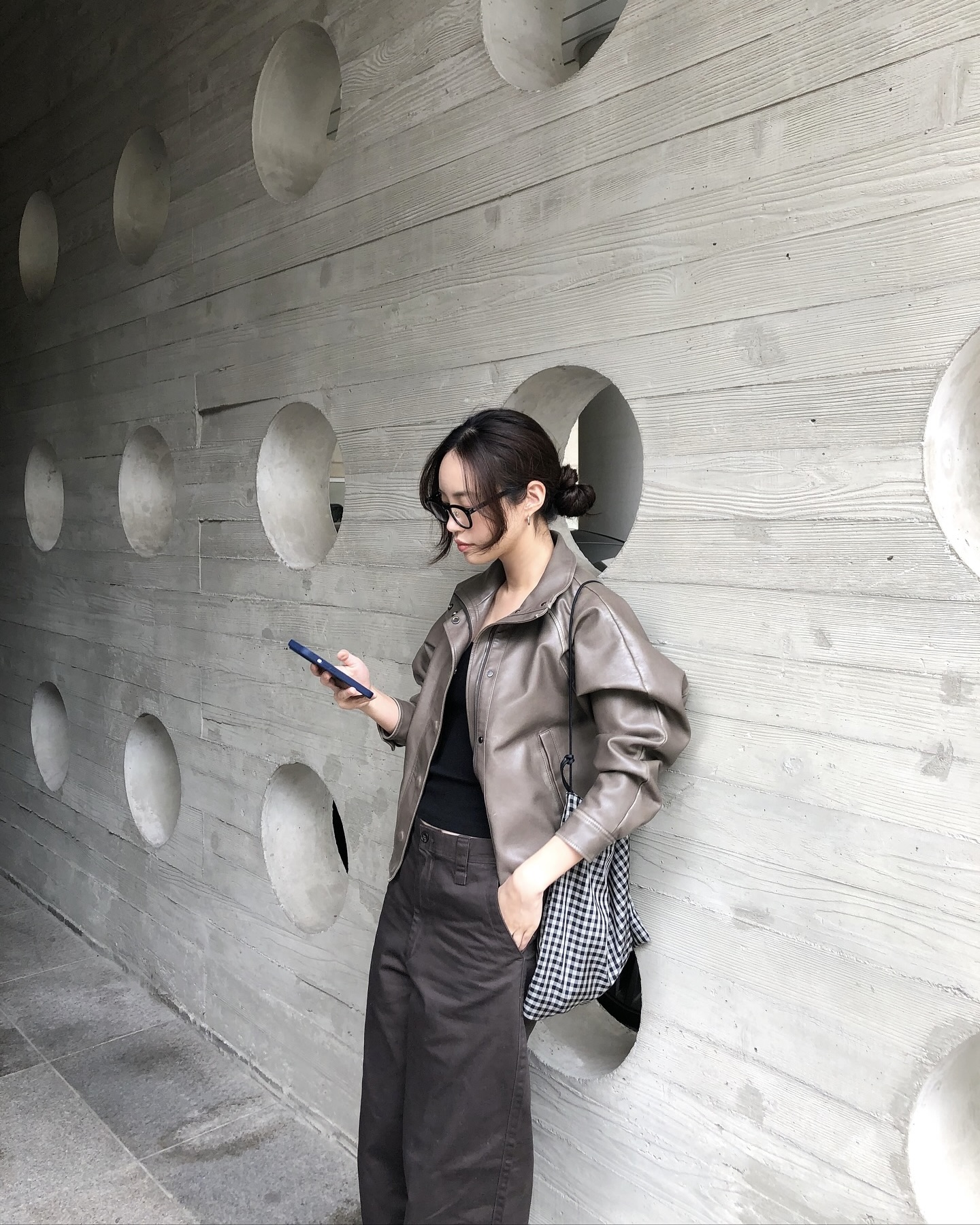 오늘 헤어스타일링 뭐로 할까?🤔
자연스럽게 꾸안꾸 무드로 완성해 주는 로우번으로 묶자👀🧚🏻 이미지7