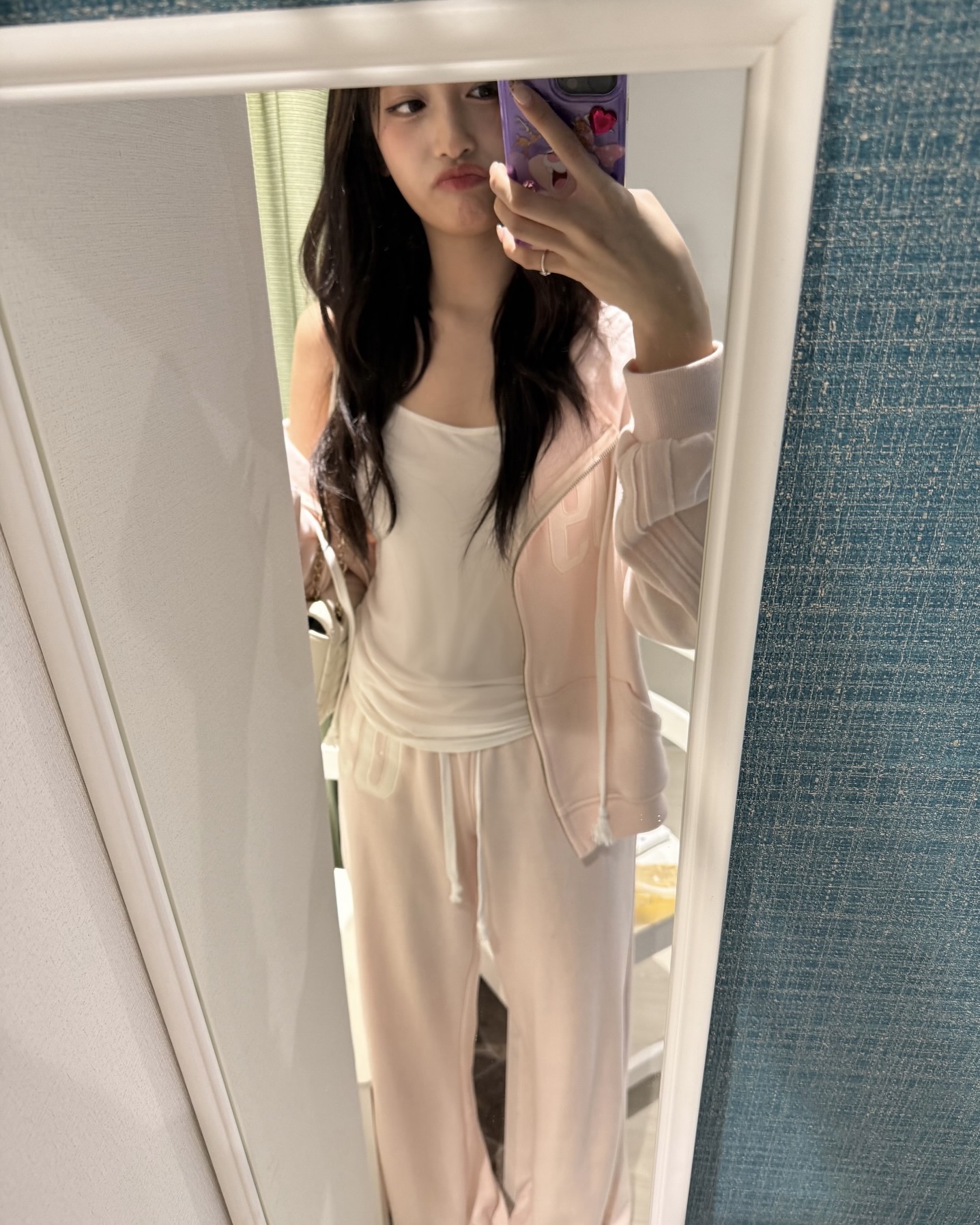 패딩보다 먼저 챙겨야 할 후드집업💫
셋업으로도 데님 팬츠와도 휘뚜루마뚜루 데일리하게 즐기자🤍🩶 이미지5