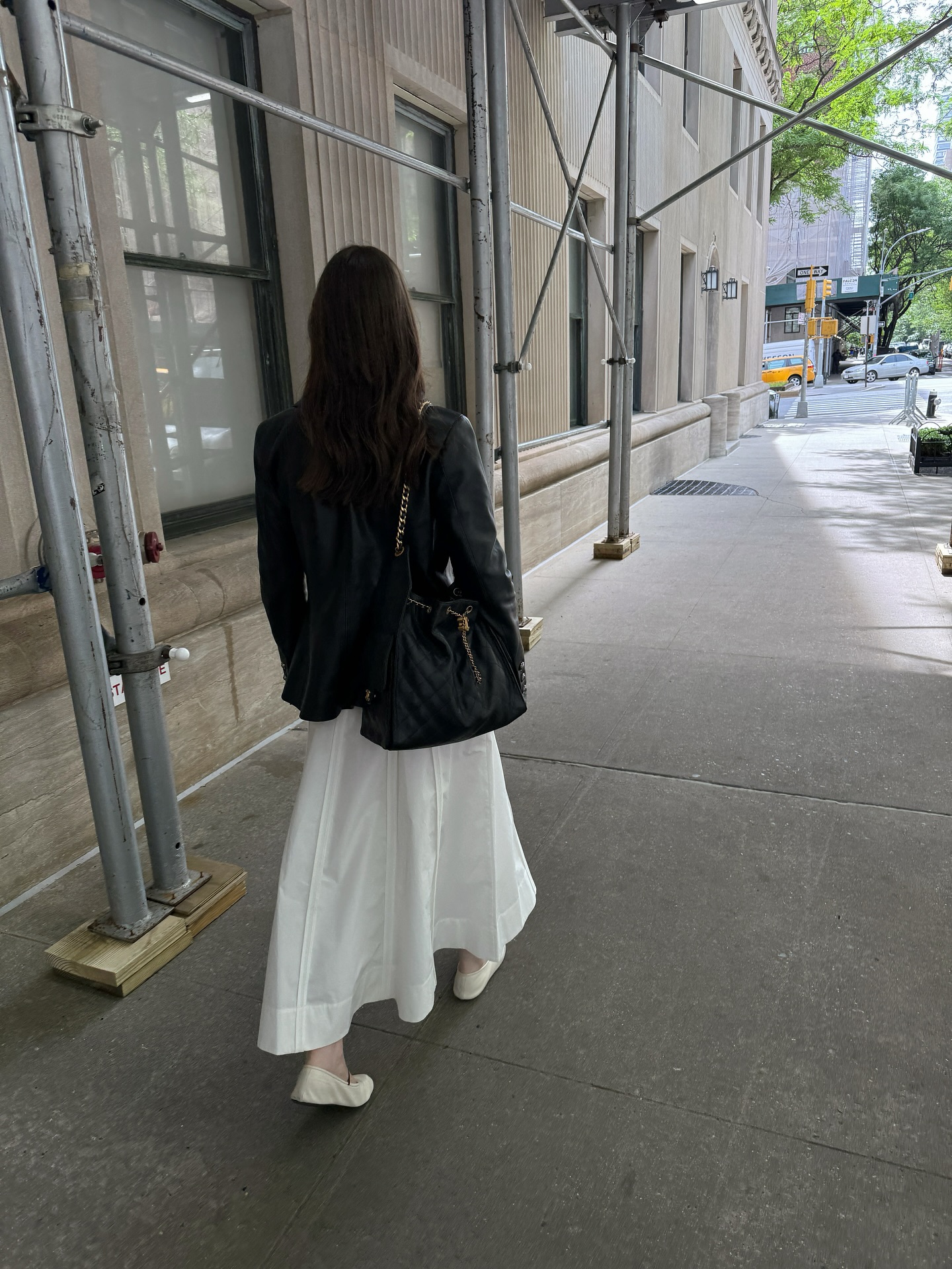 롱스커트로 완성하는 가을 무드🤎
여성스러우면서도 클래식한 실루엣✨지금 딱 입기 좋아요🍁 이미지7