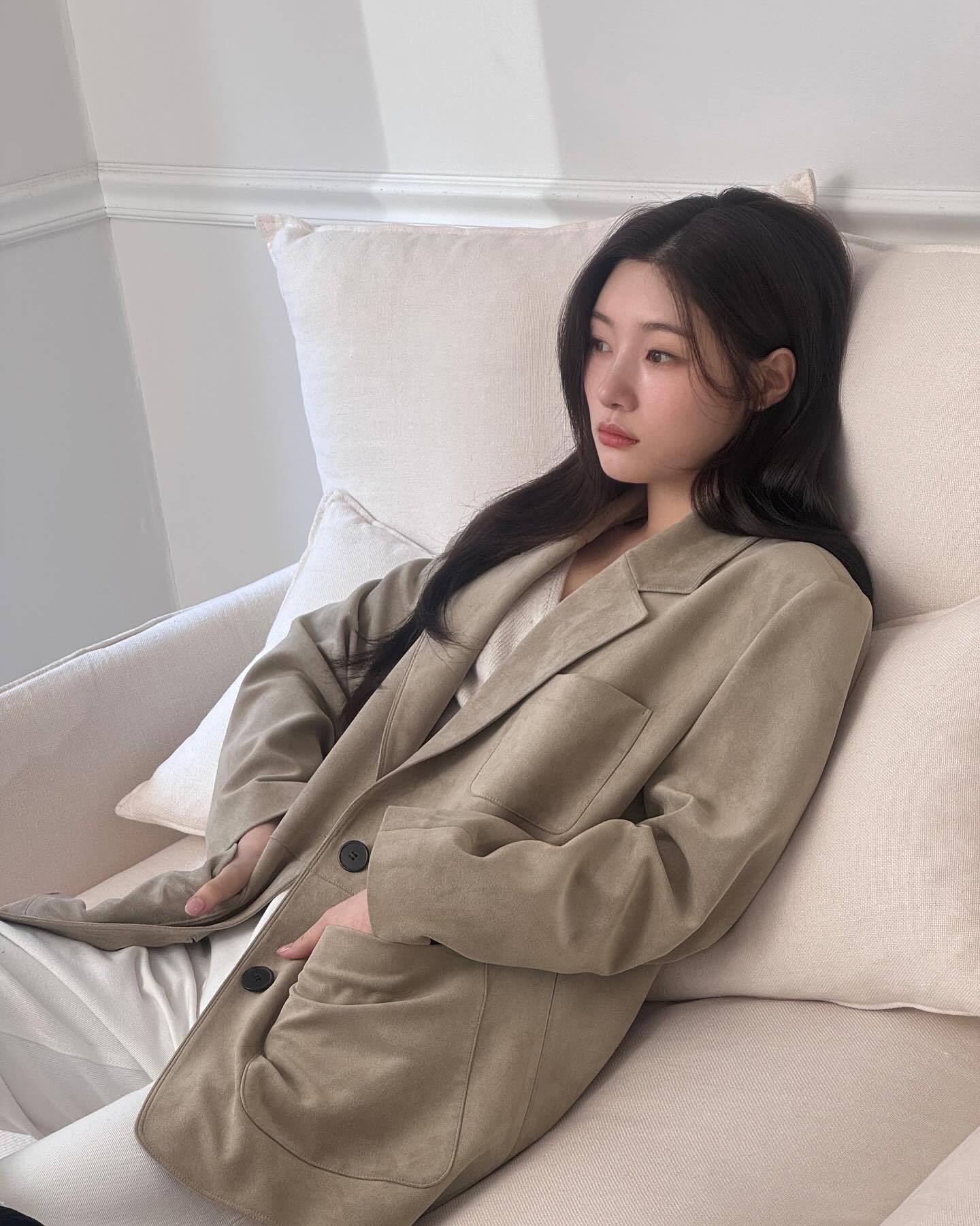 클래식한 매력의 블레이저룩🩶
가을엔 데일리로 입기 좋은 블레이저 하나면 충분해🍁 이미지2